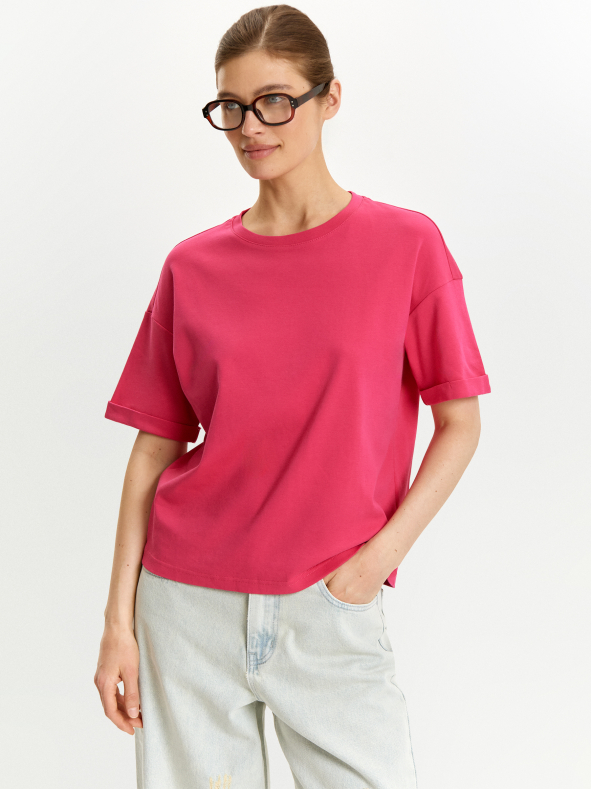 Трикотажная футболка со спущенным плечом