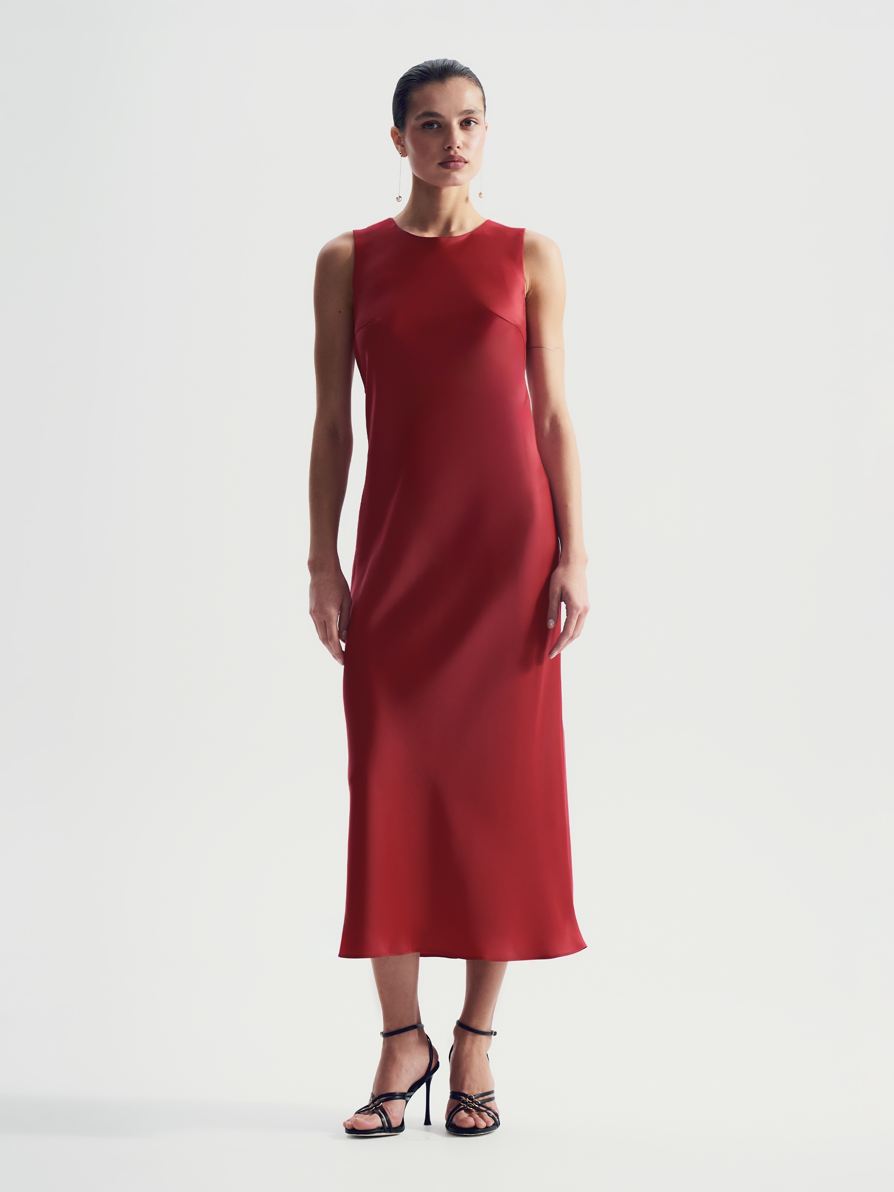 Платье без рукавов