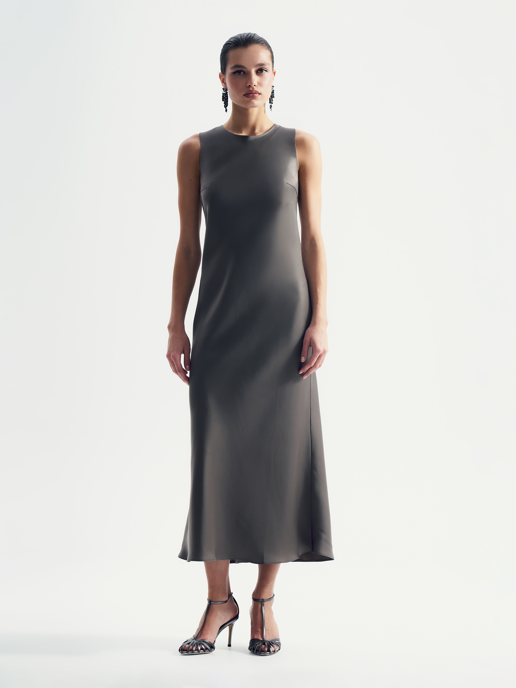 Платье макси приталенного кроя 13990₽