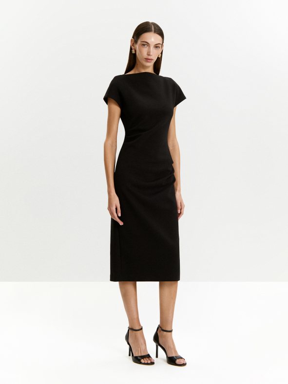 Платье приталенного кроя