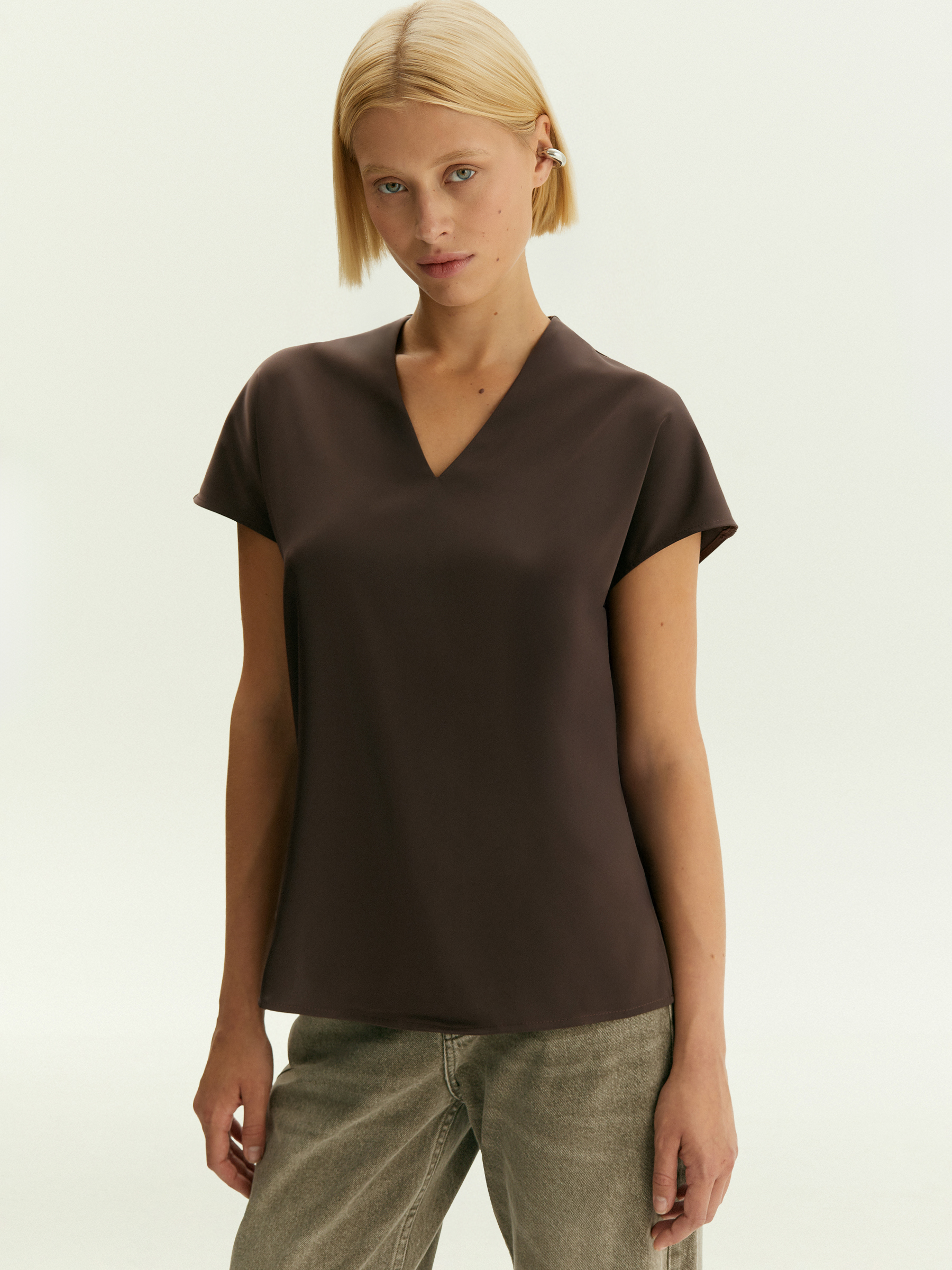 Блузка с V-образным вырезом 3590₽