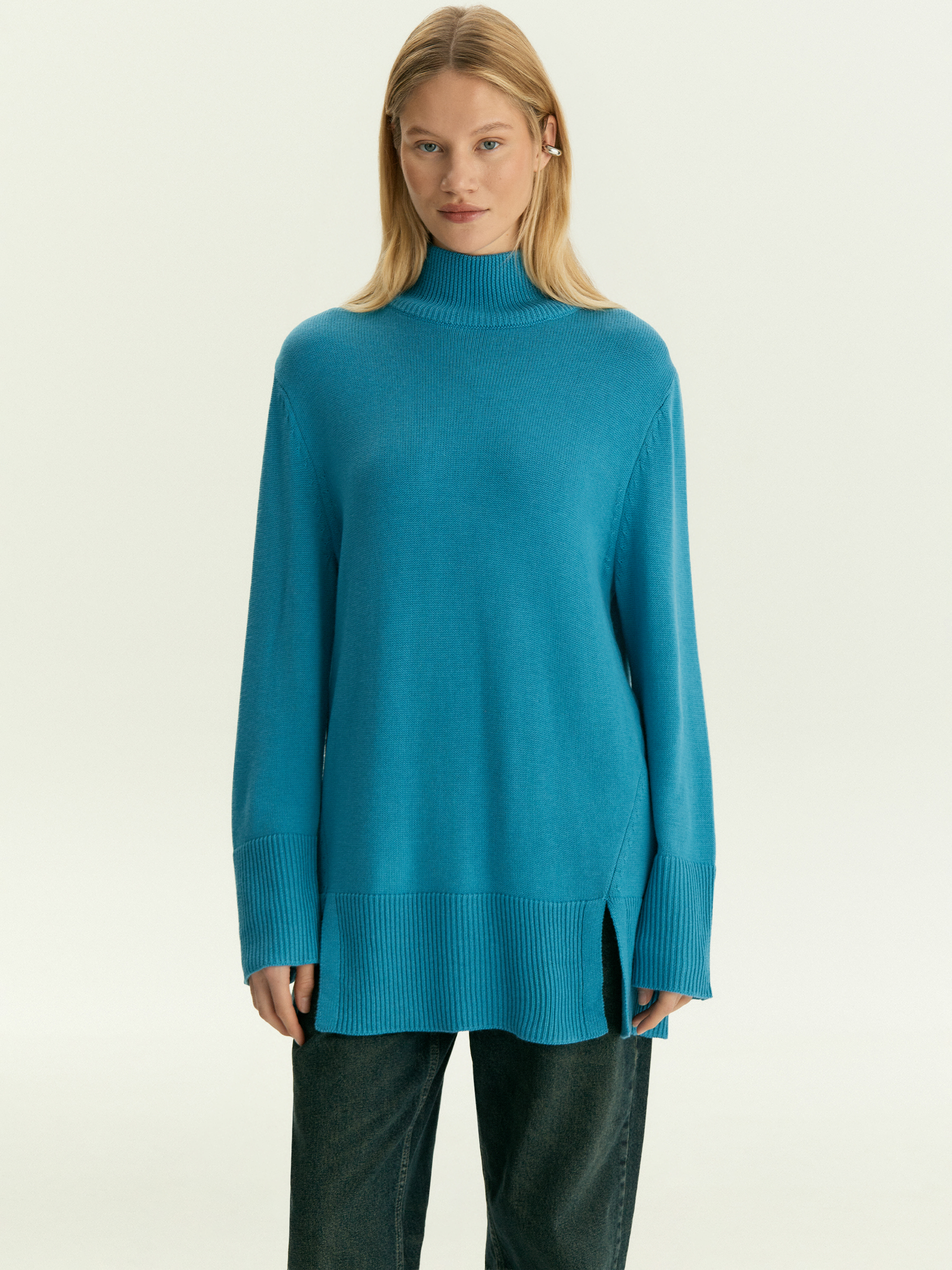 Удлиненный свитер с шерстью 3290₽