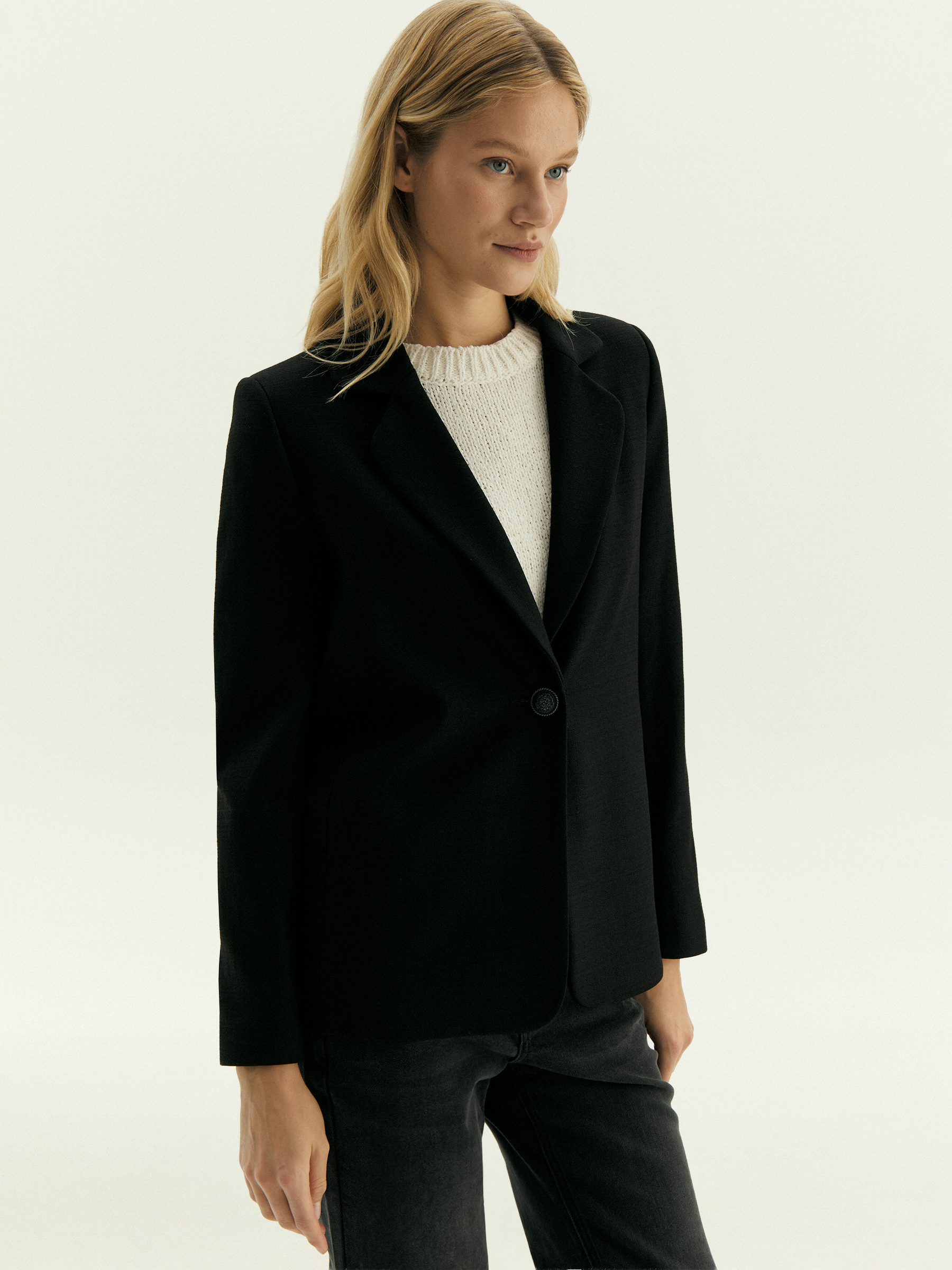 Однобортный жакет приталенного кроя 11990₽