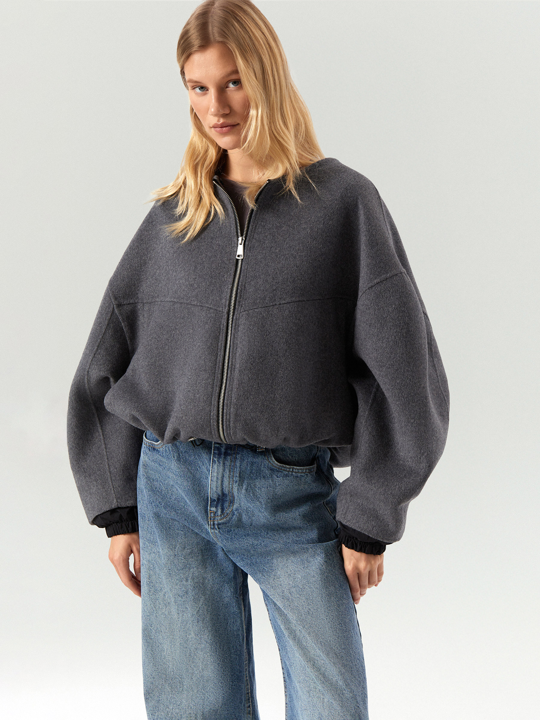 Полупальто из шерсти с отстегивающимся капюшоном 39900₽