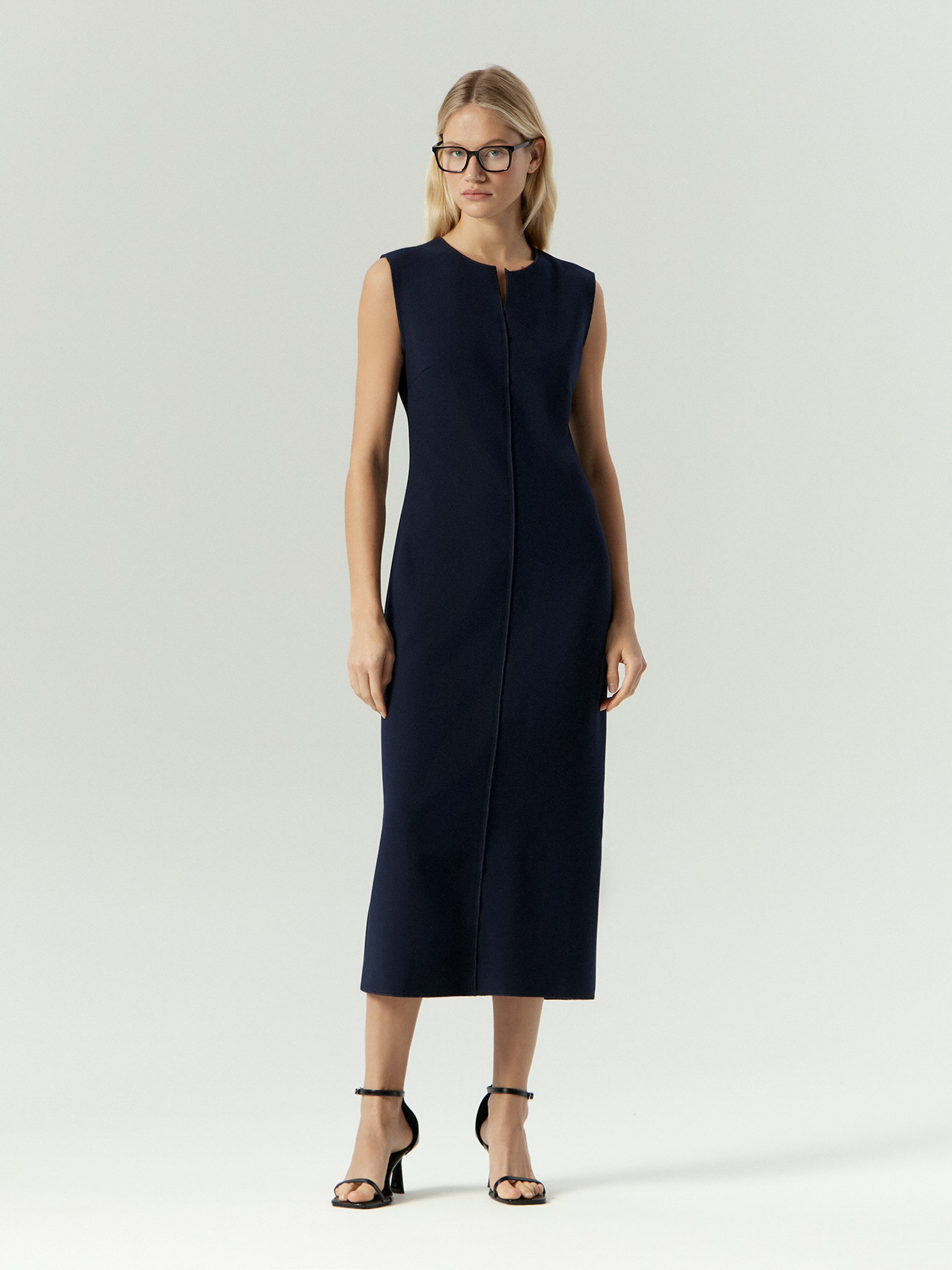 Платье-футляр макси 10190₽