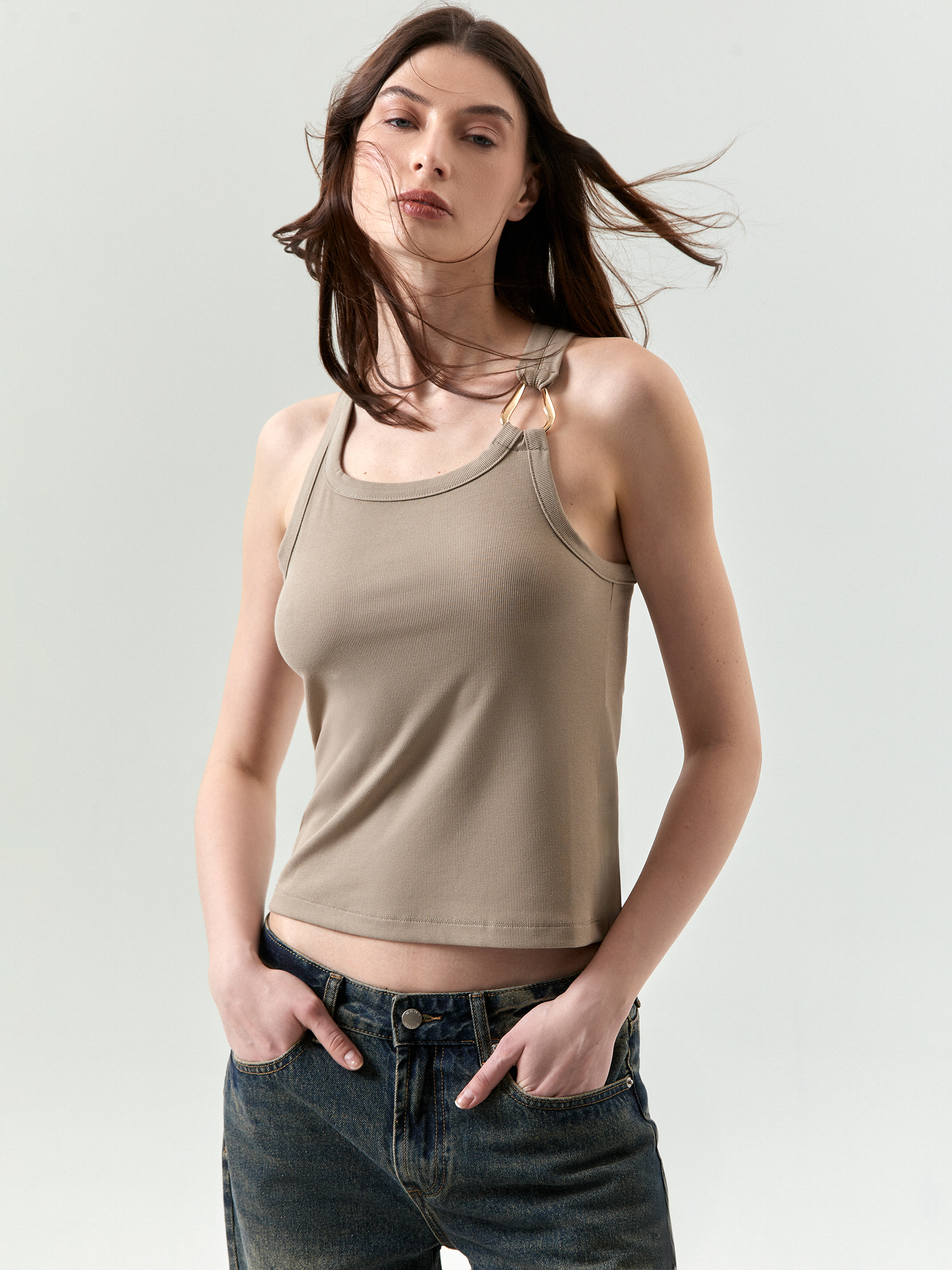 Топ с металлической вставкой 2990₽