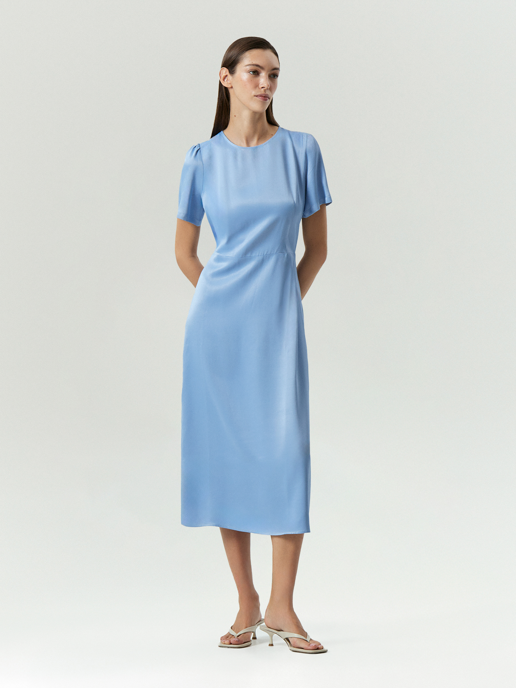 Платье миди из 100 вискозы 9490₽