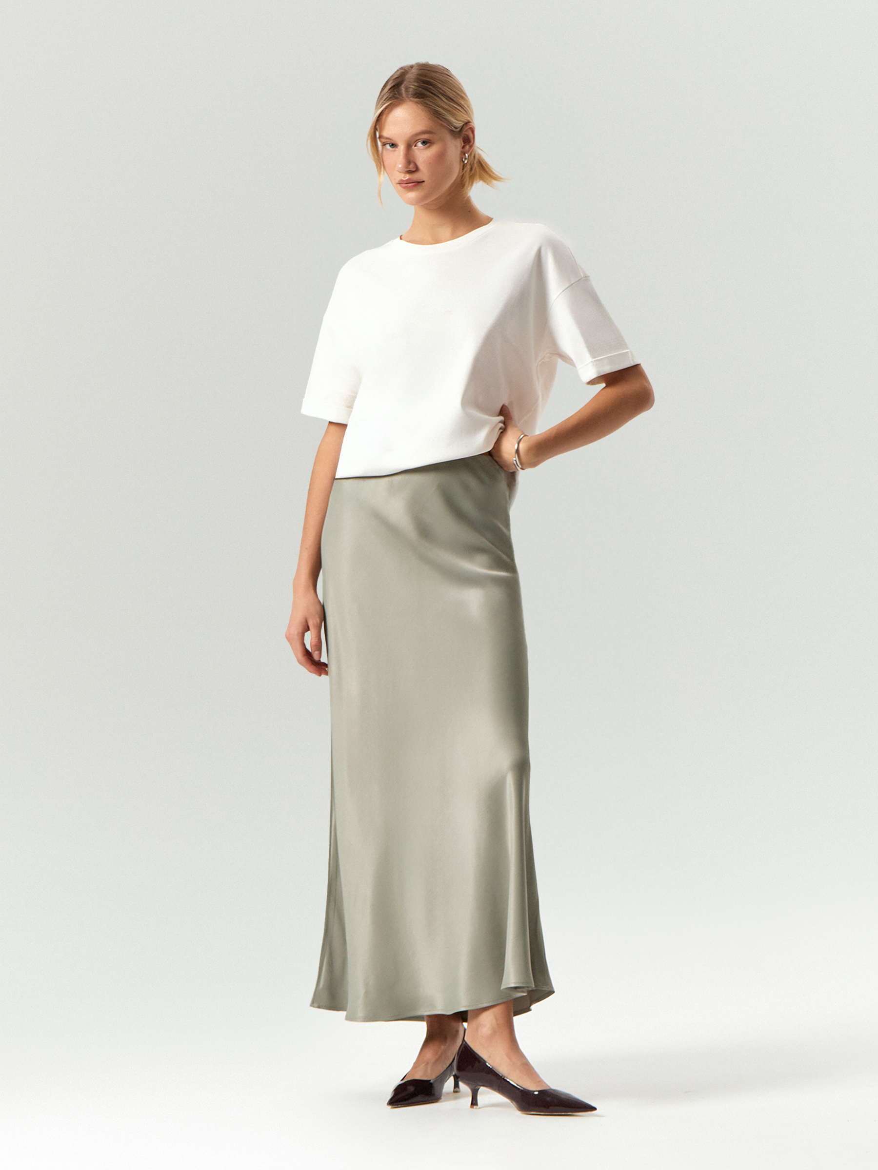 Юбка миди из 100 вискозы на резинке 9090₽