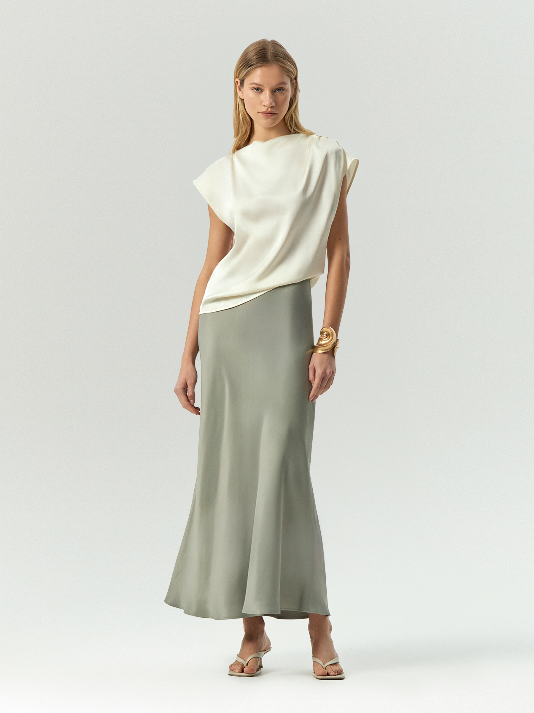 Блузка из вискозы без рукавов 5990₽