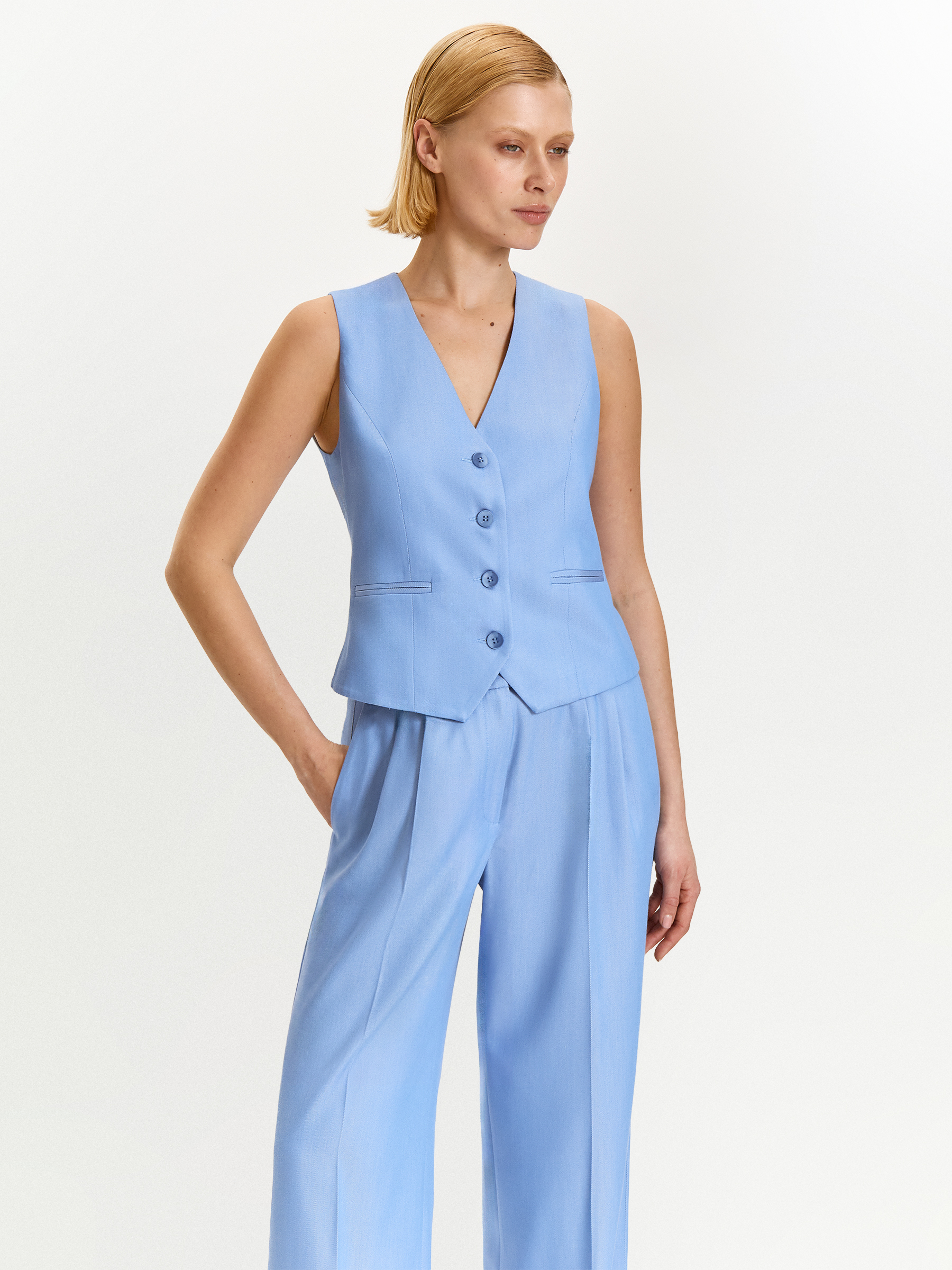 Жилет приталенного кроя 14990₽