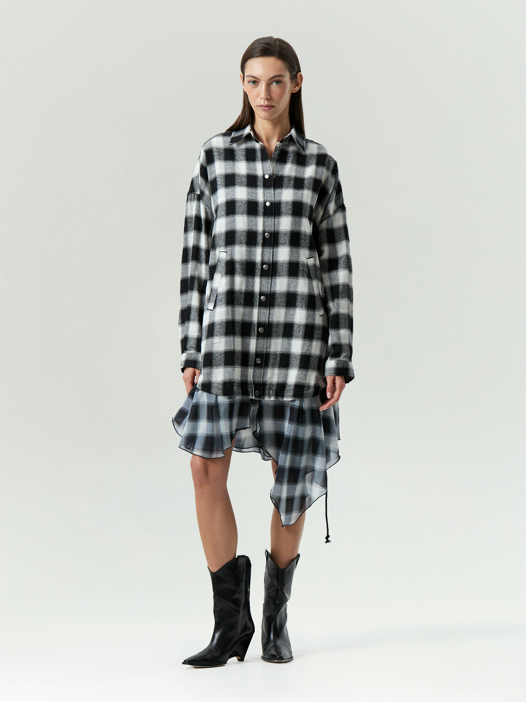 Платье-рубашка миди в клетку 5390₽