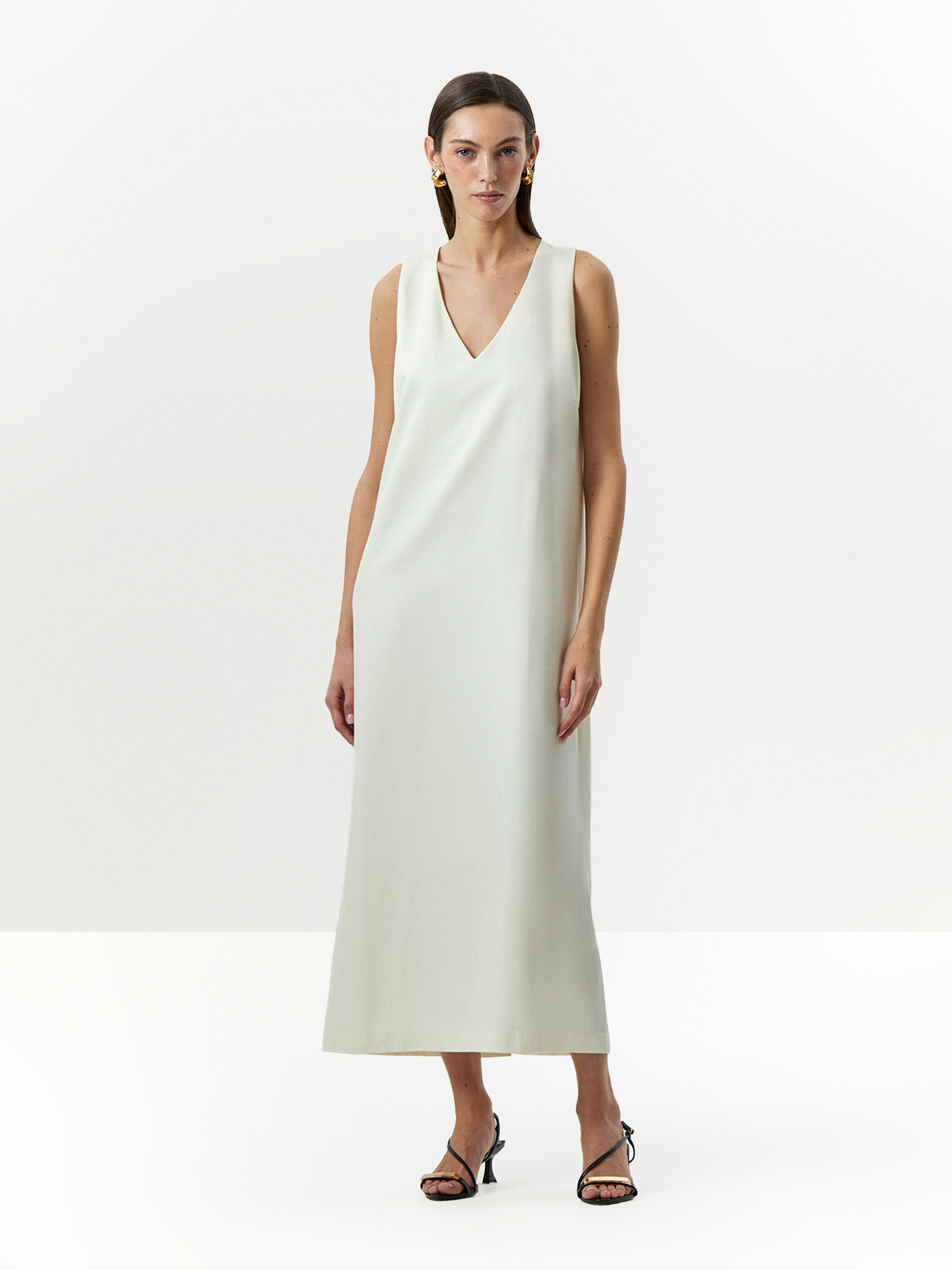 Платье макси с поясом 19990₽