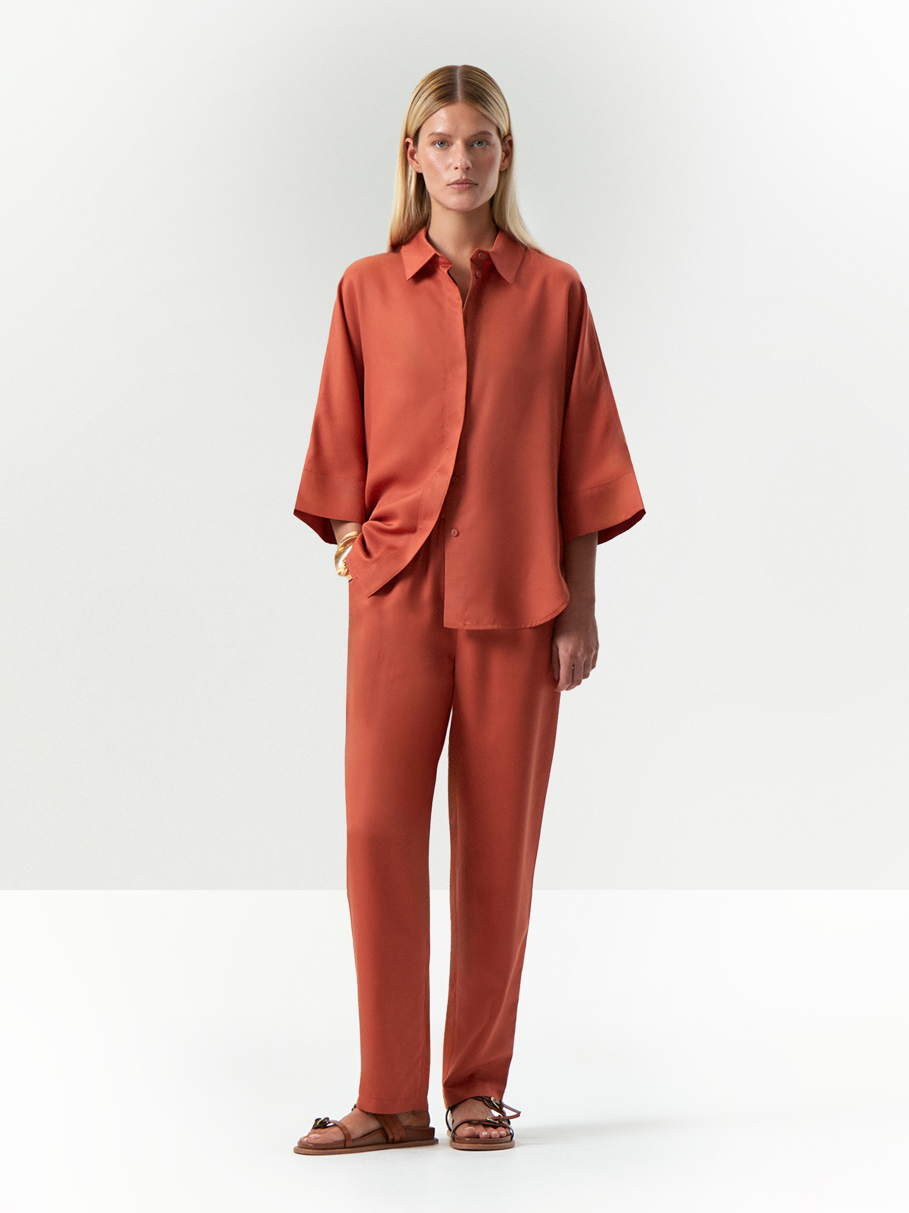 Брюки зауженного кроя из 100 тенсела 9090₽