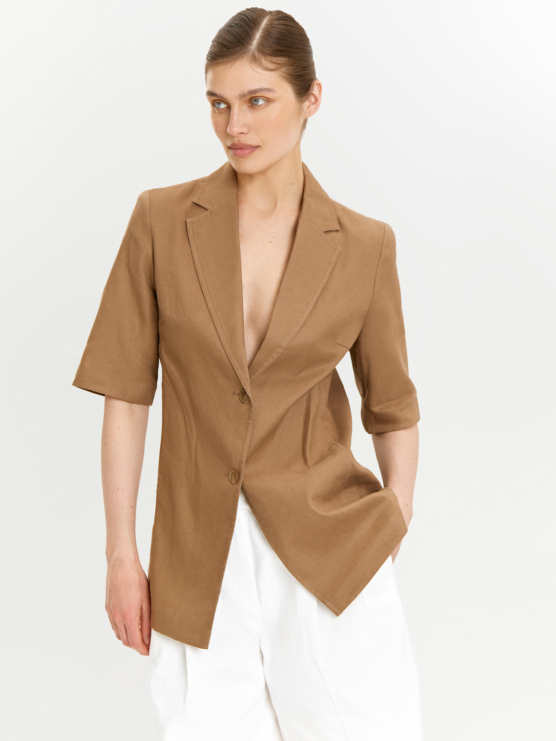 Жакет изо льна с поясом и накладными караманами 29990₽