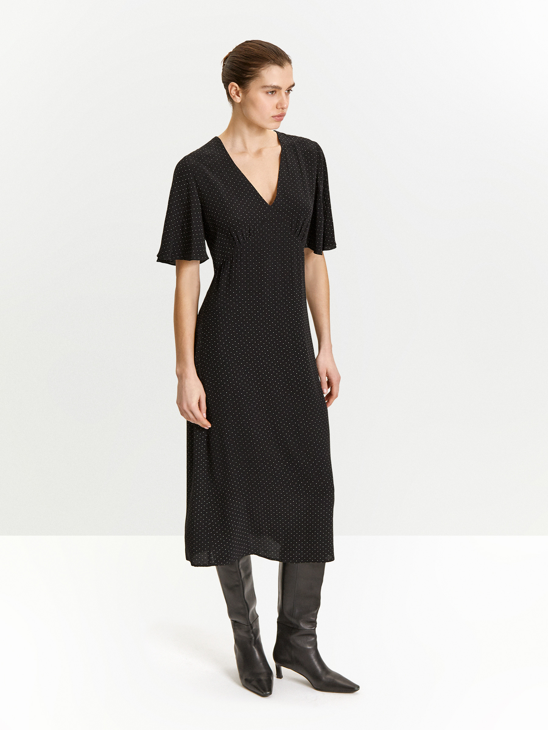 Платье миди из 100 вискозы в горох 9590₽