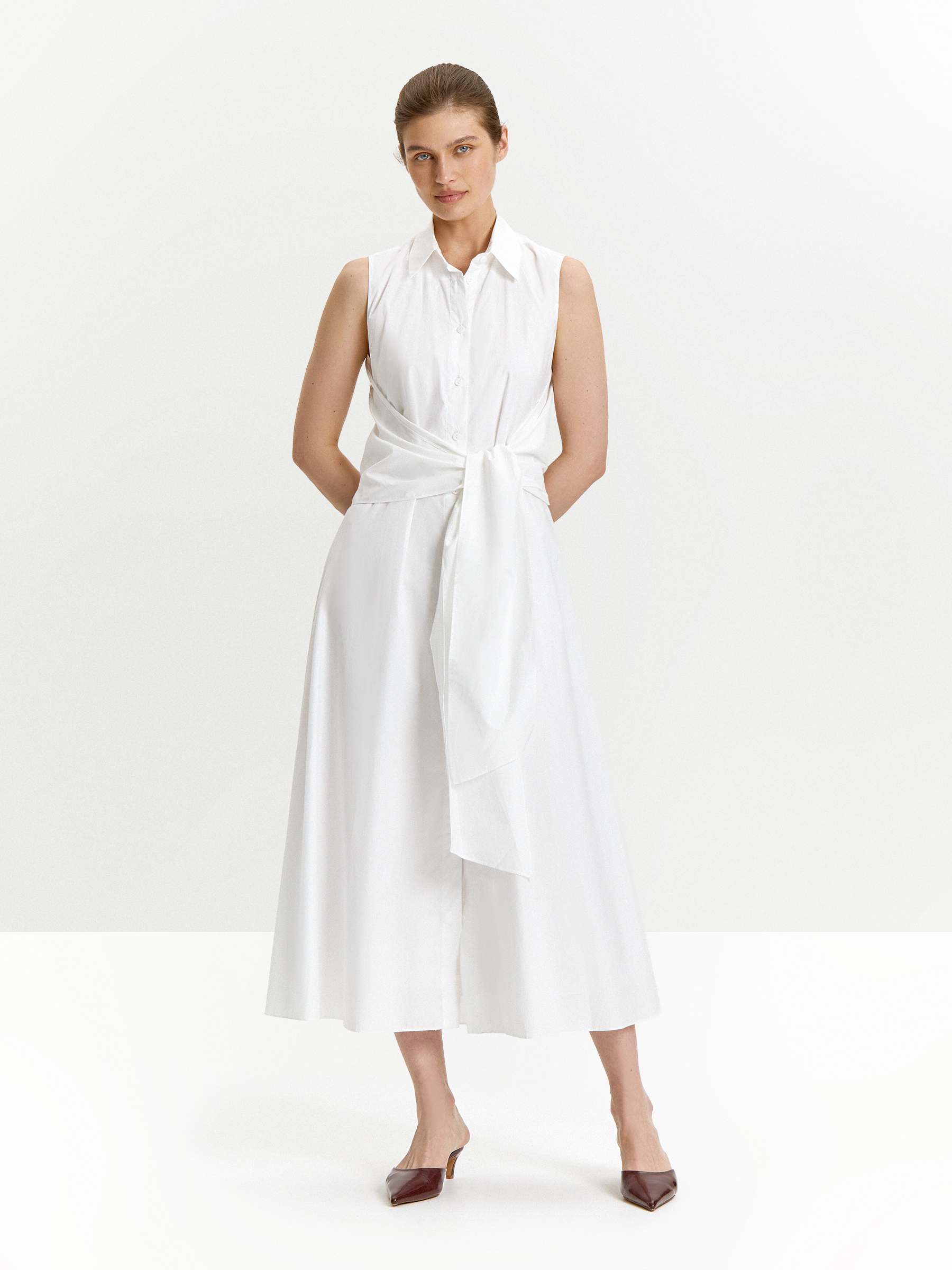 Платье-рубашка миди без рукавов 21990₽