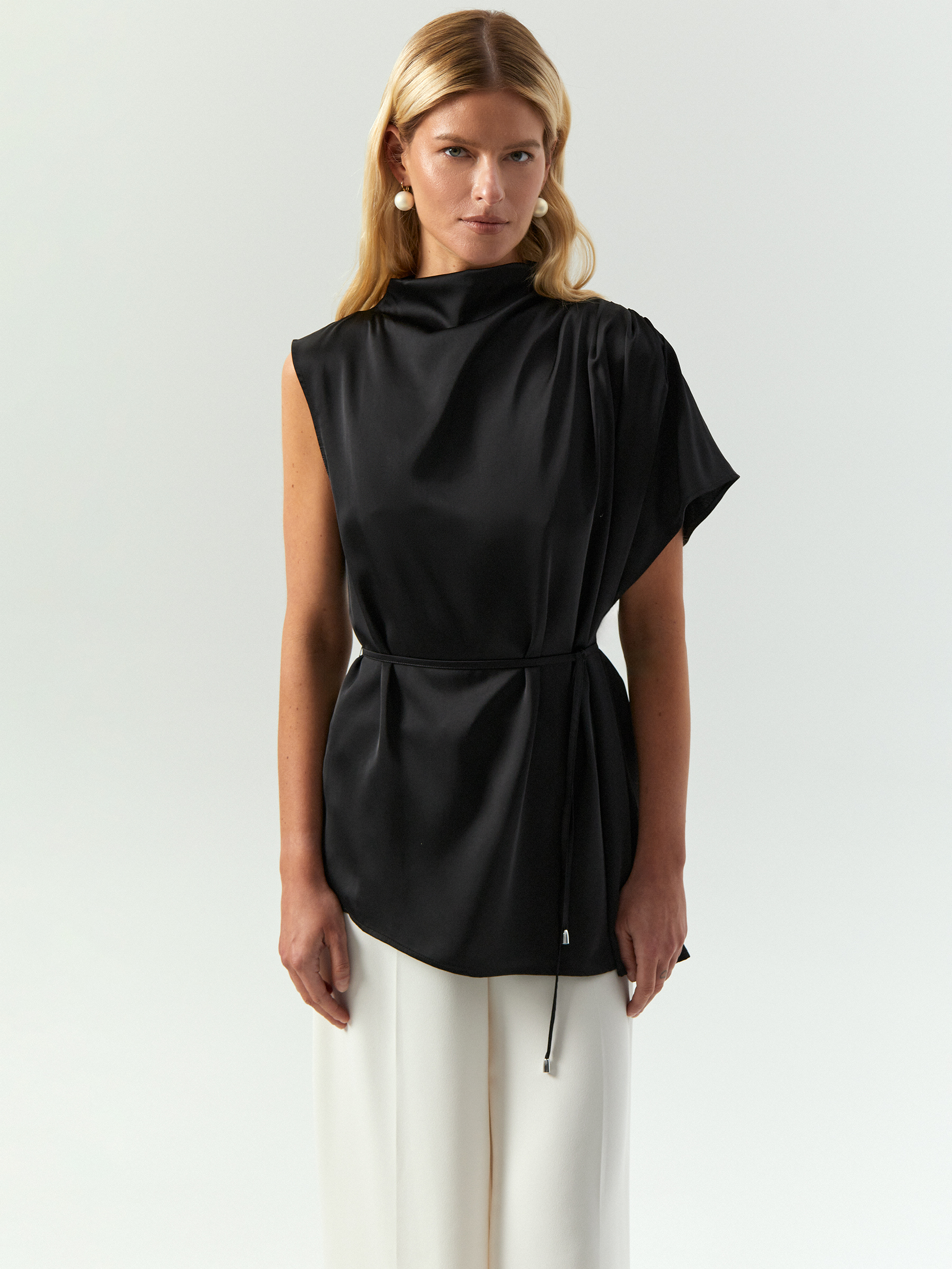 Блузка с драпировкой без рукавов 5590₽