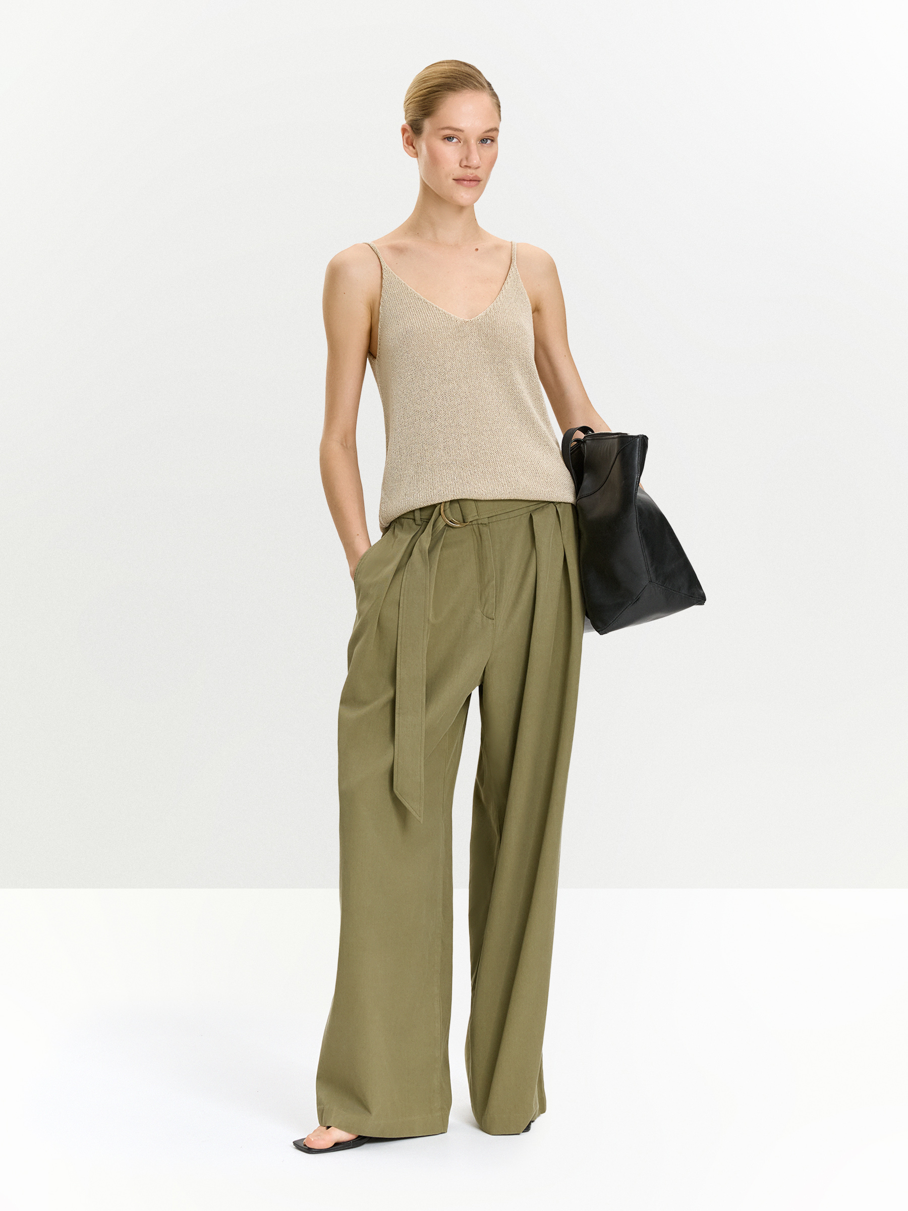 Брюки широкого кроя на ремне из тенсела 19990₽