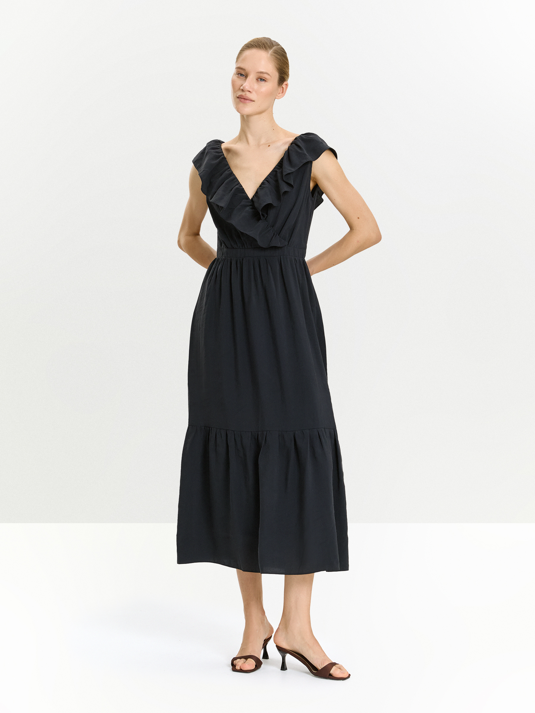 Платье миди из 100 вискозы 25990₽