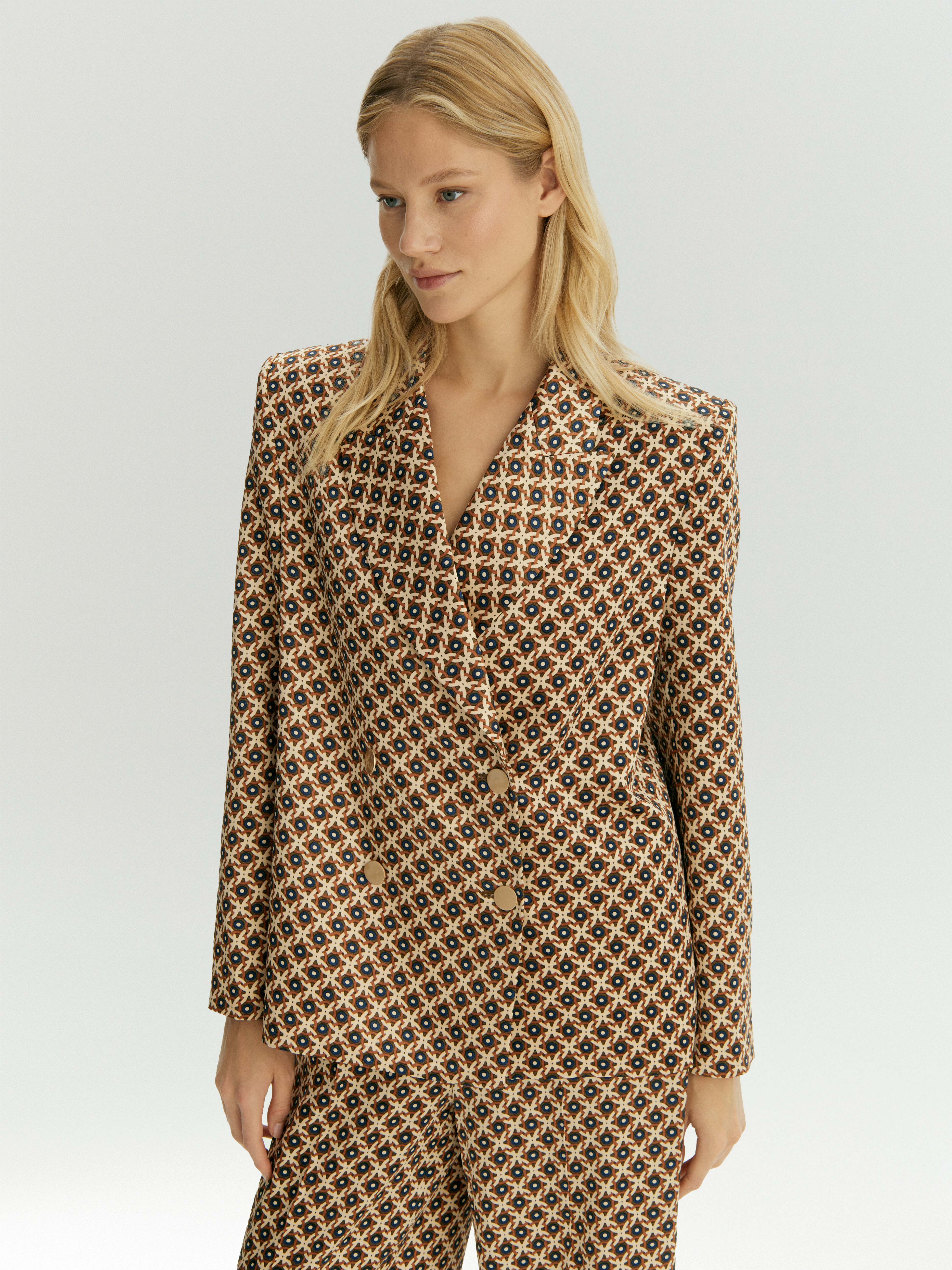 Двубортный жакет с принтом из вискозного сатина 25990₽