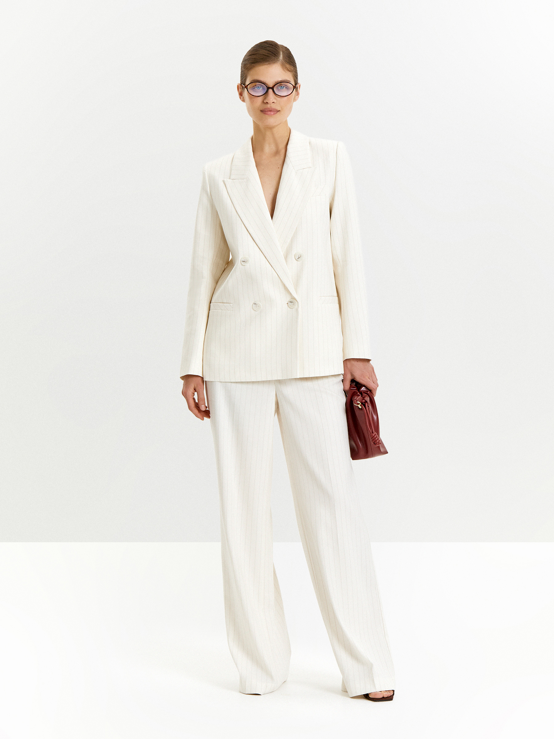 Брюки широкого кроя в полоску 17990₽