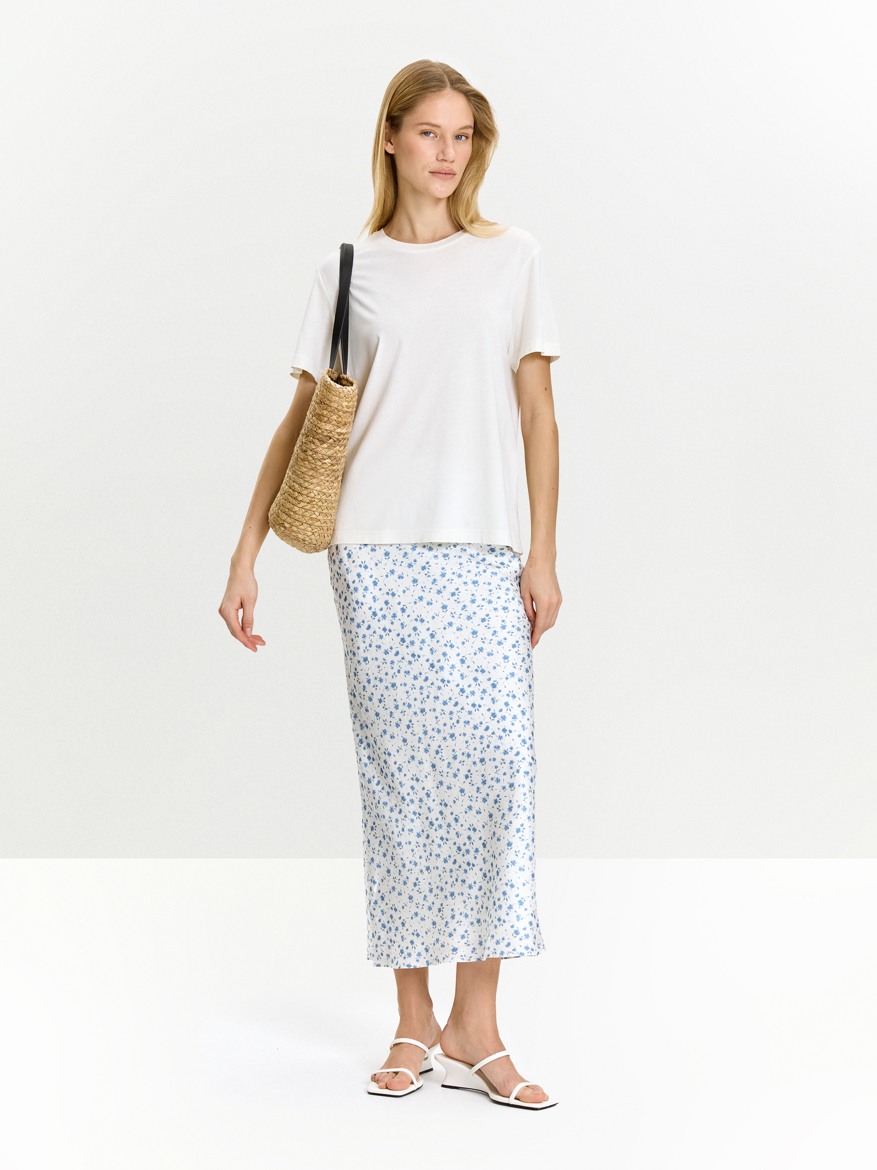 Юбка миди из 100 вискозы с цветочным принтом 10990₽