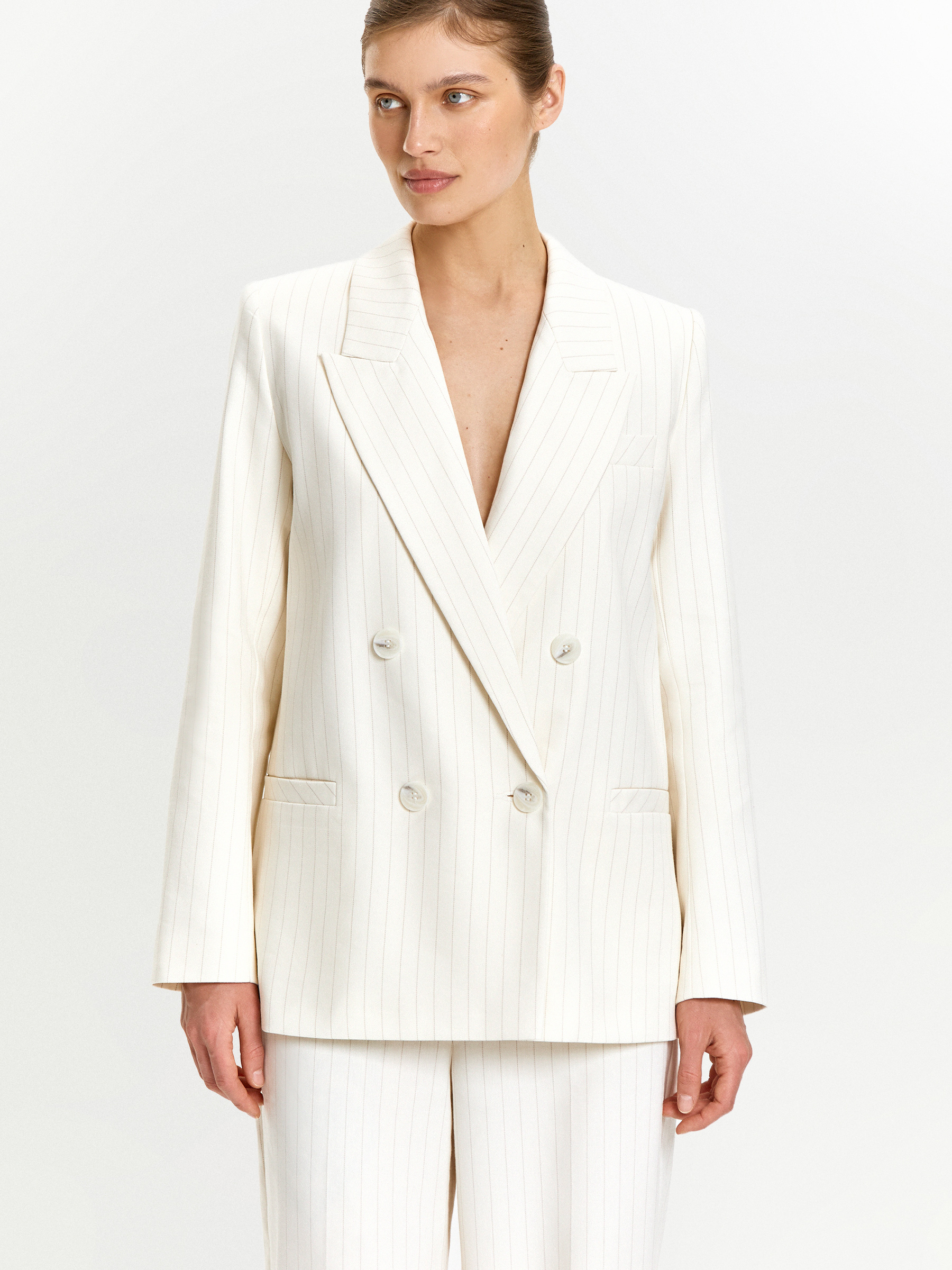 Двубортный жакет в полоску 27990₽