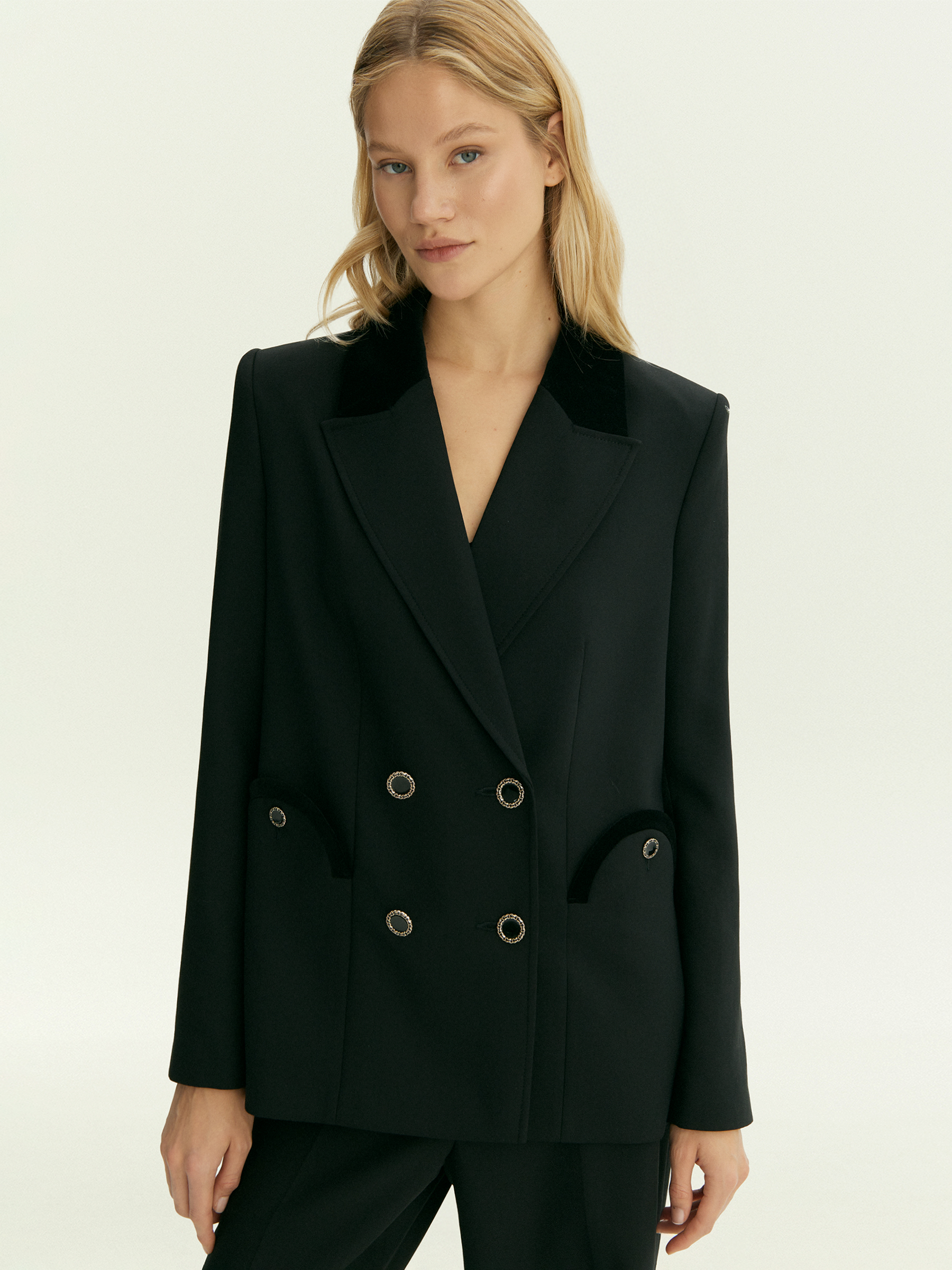 Двубортный жакет с бархатной отделкой 14490₽