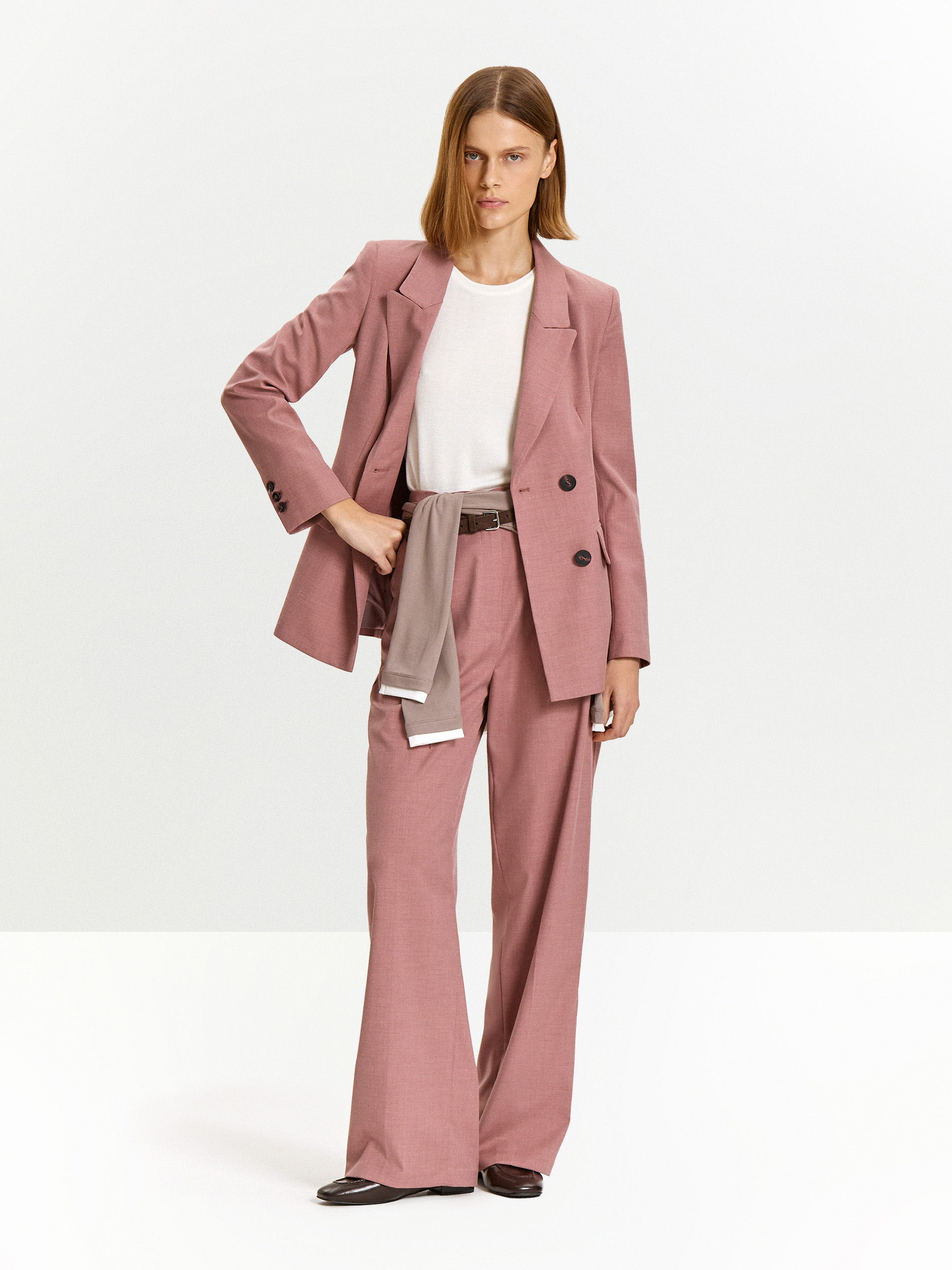 Брюки широкого кроя с защипами 9790₽