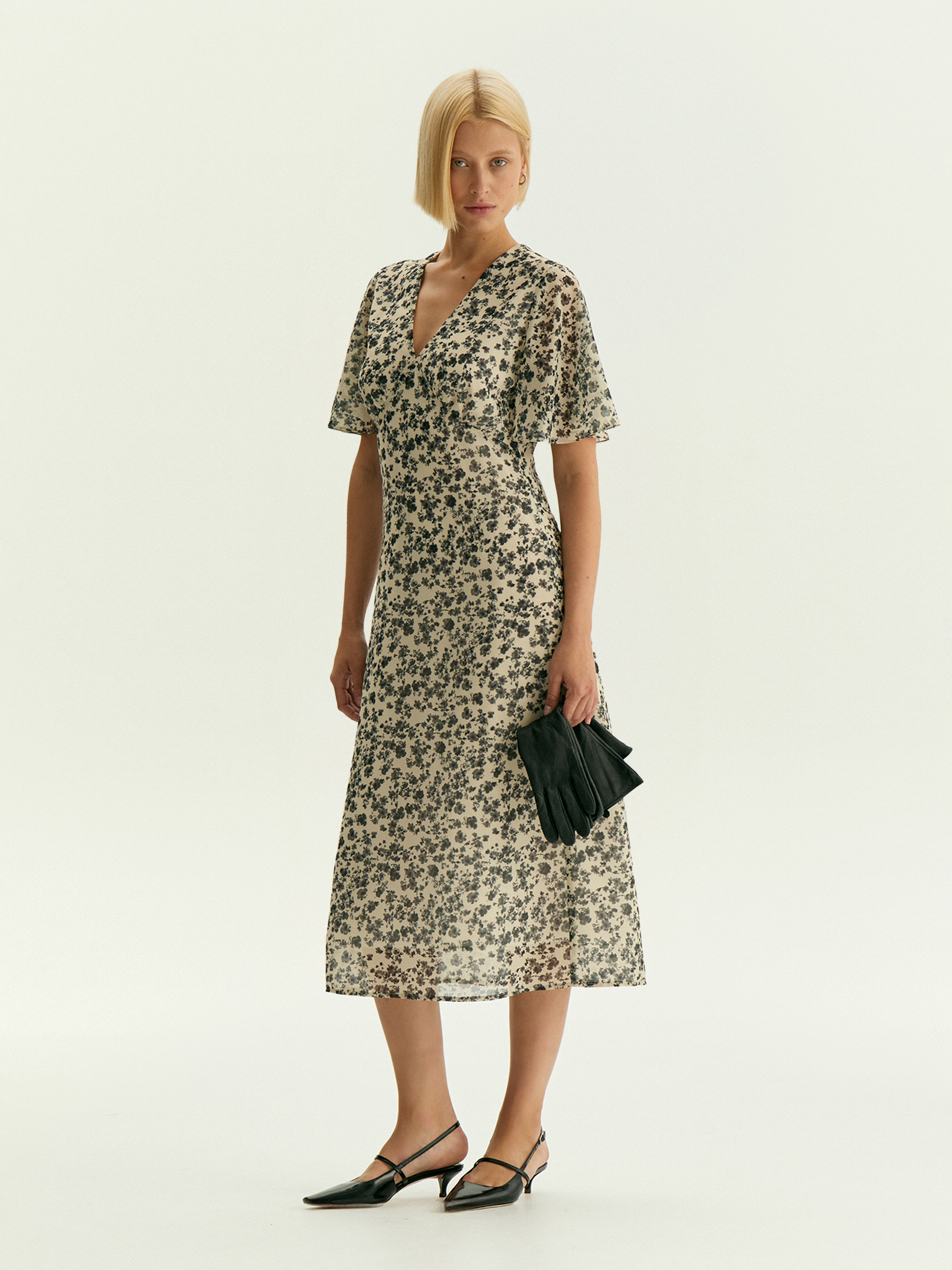 Платье миди из шифона с цветочным принтом 7490₽