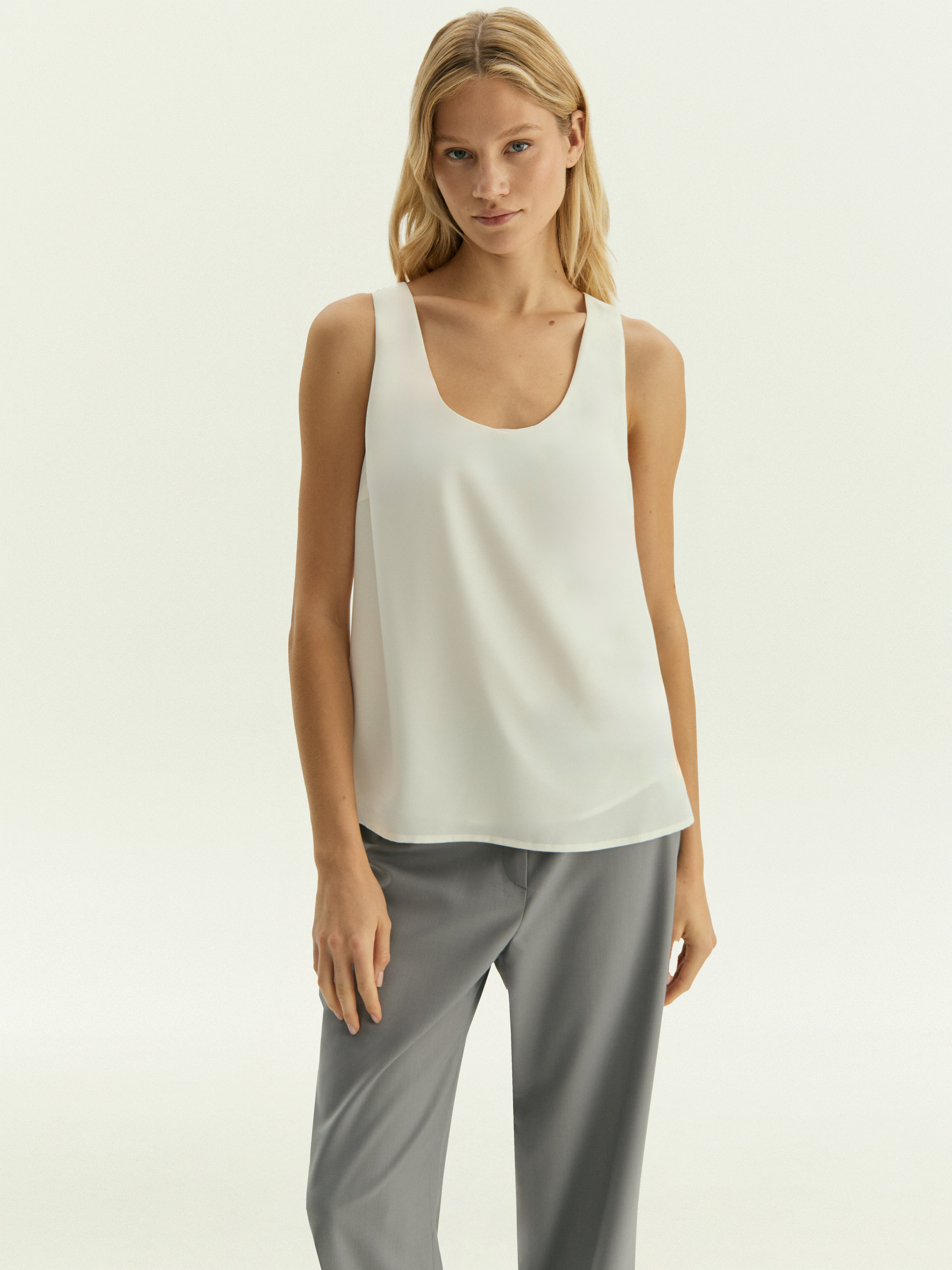 Топ с глубоким вырезом 3490₽