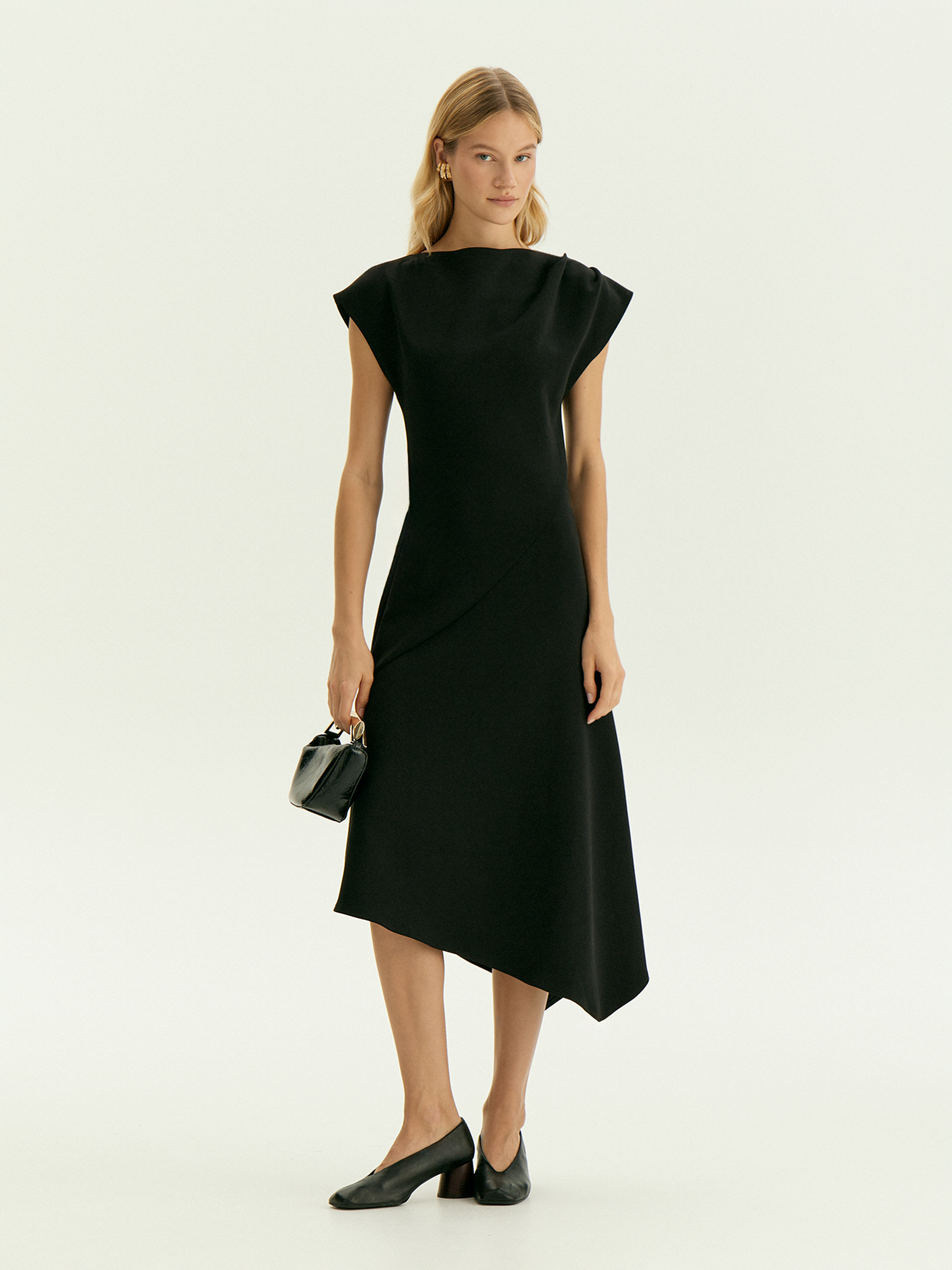 Трикотажное платье миди косого кроя из хлопка 6390₽