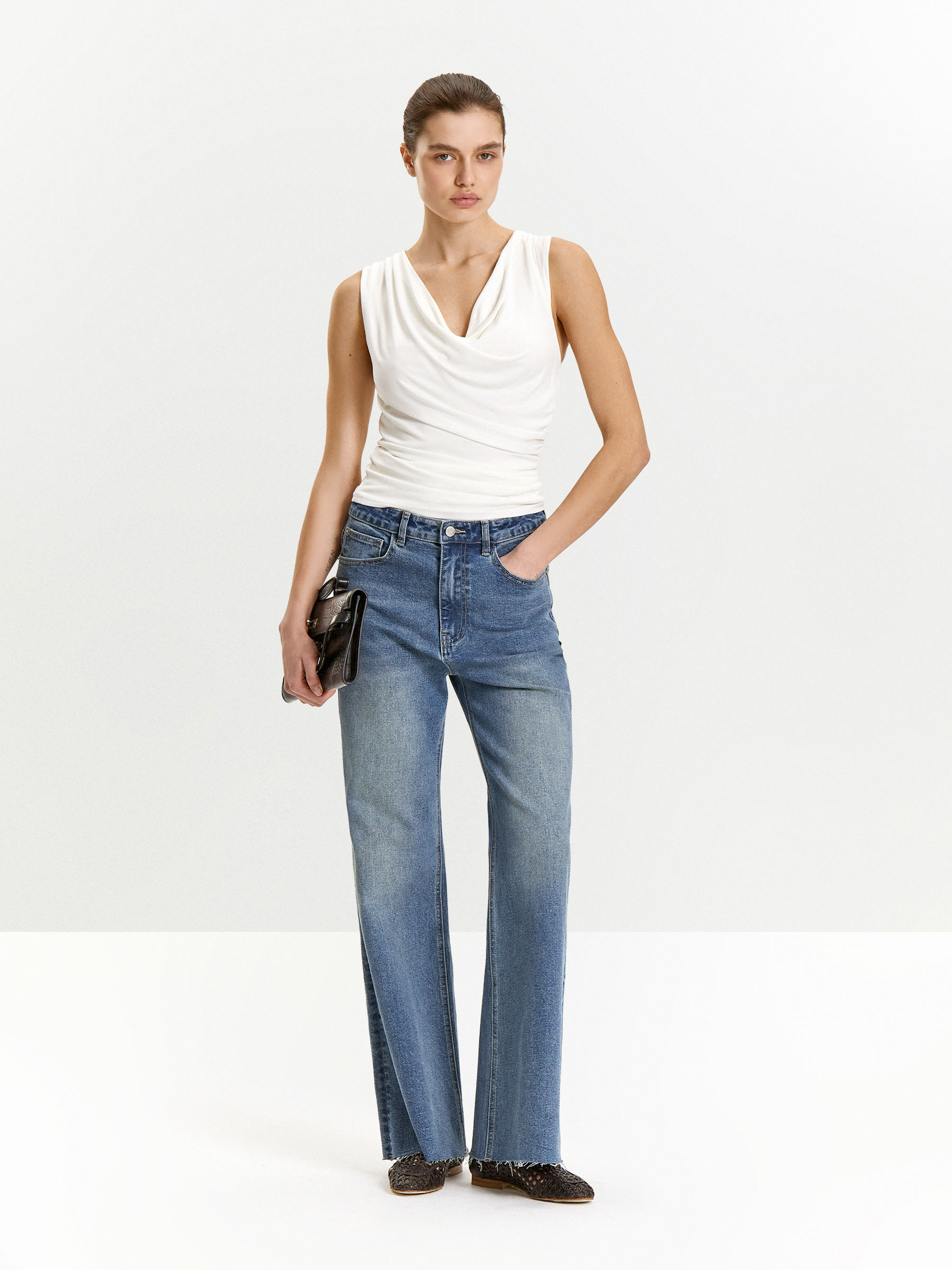 Топ из 100 вискозы с драпировкой 11990₽