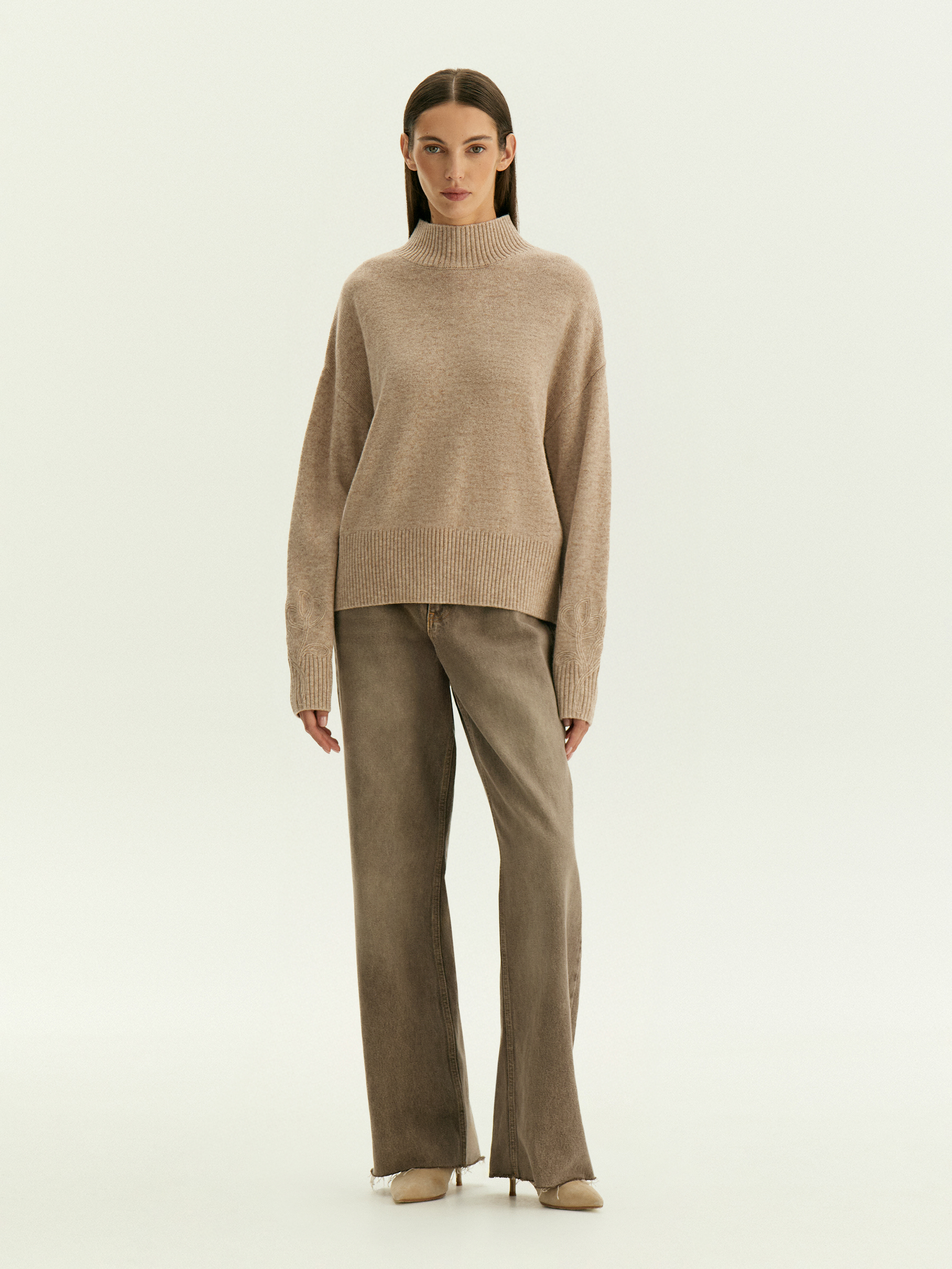 Свитер с высоким воротником из смесовой шерсти 11190₽