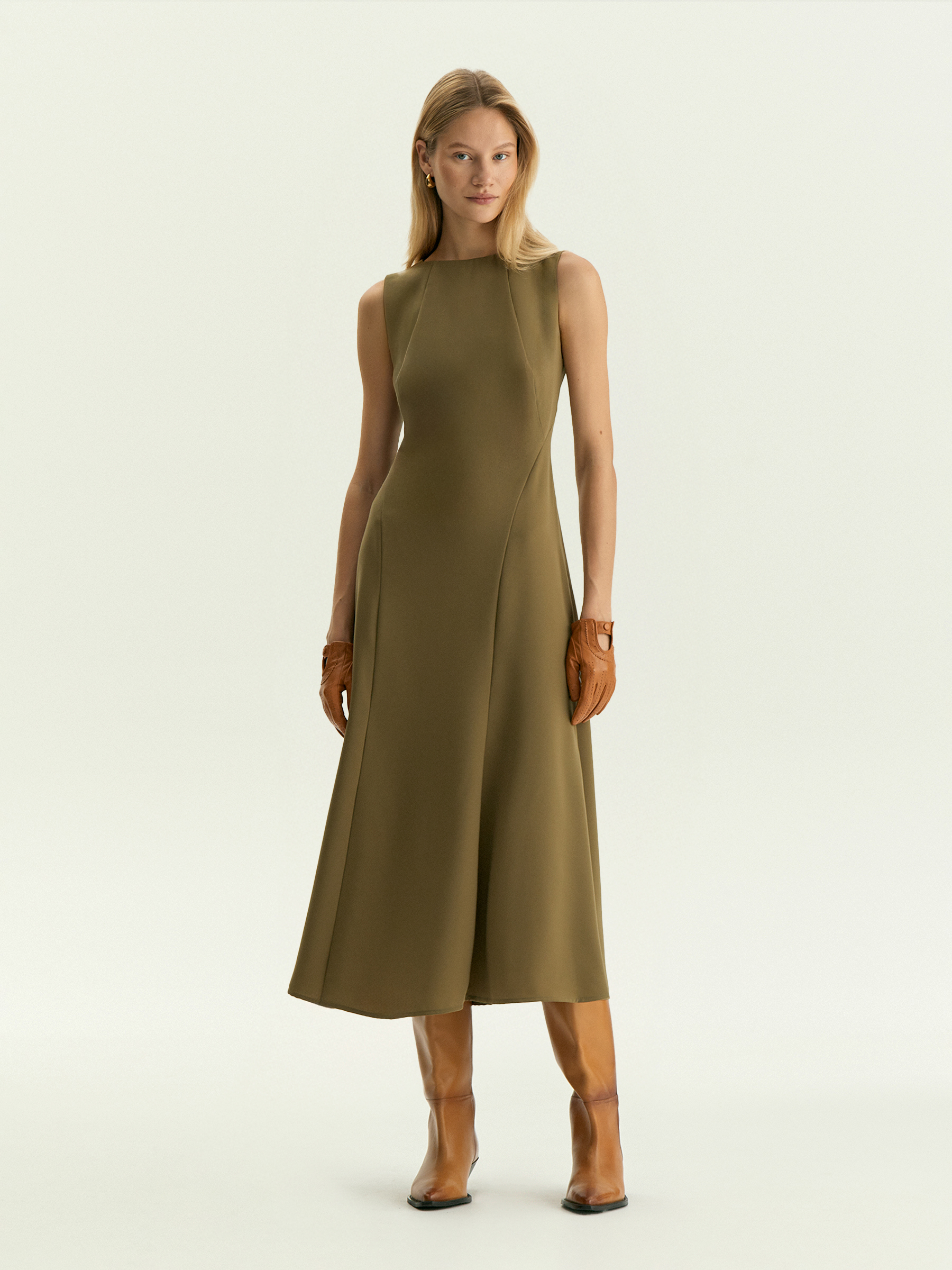 Платье без рукавов 6890₽