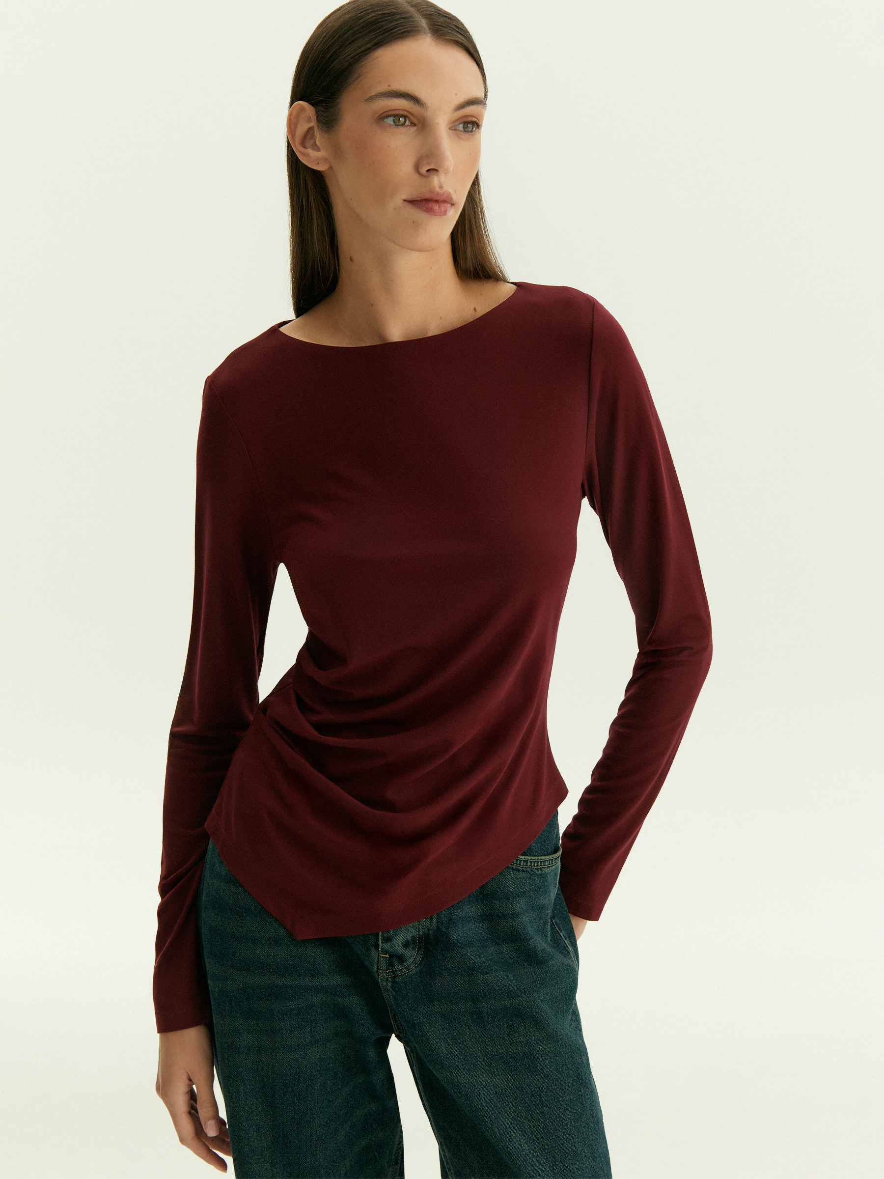 Лонгслив с ассиметрией 4190₽