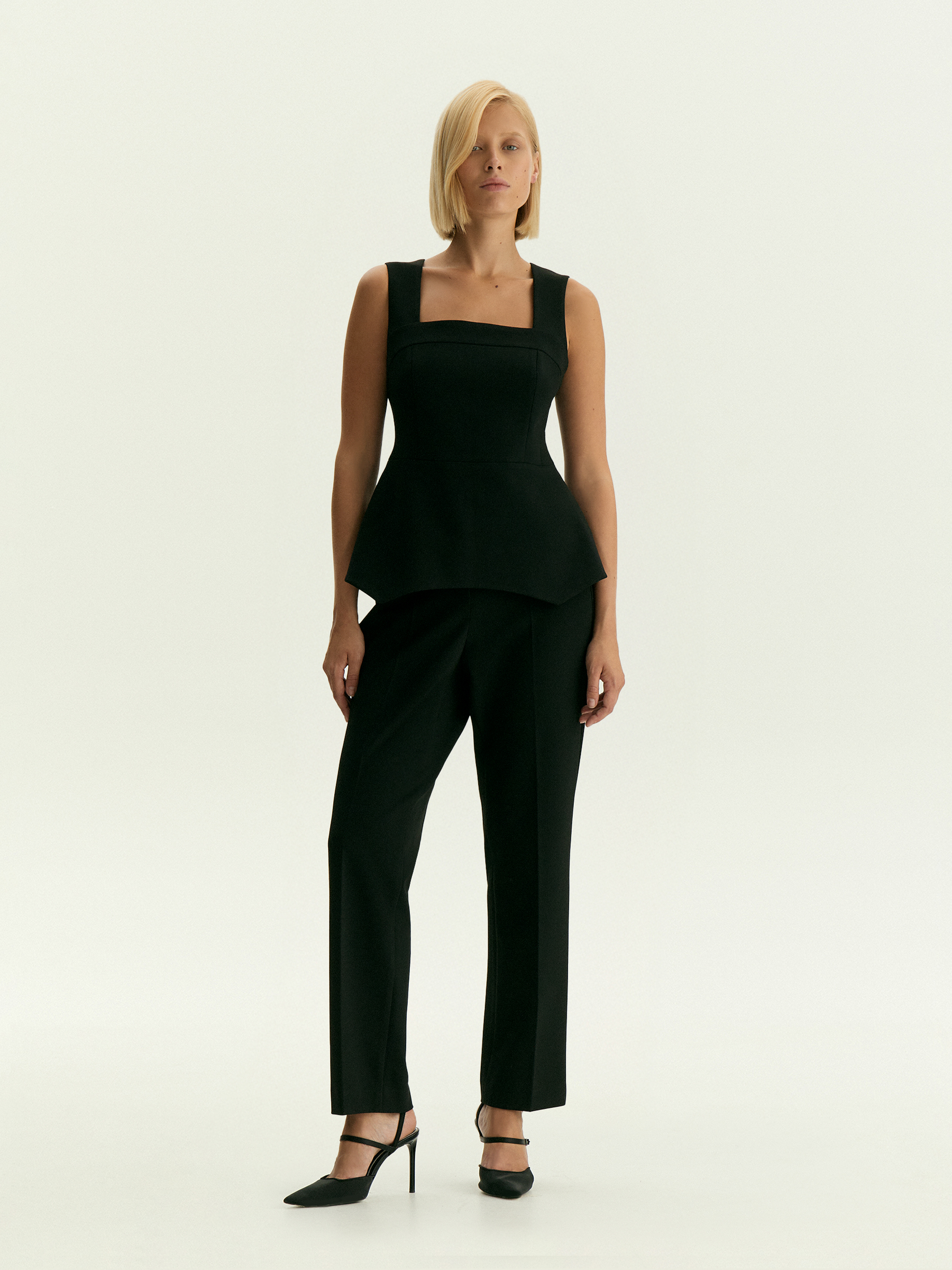 Брюки зауженного кроя 18990₽