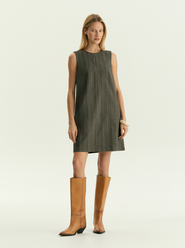 Платье без рукавов