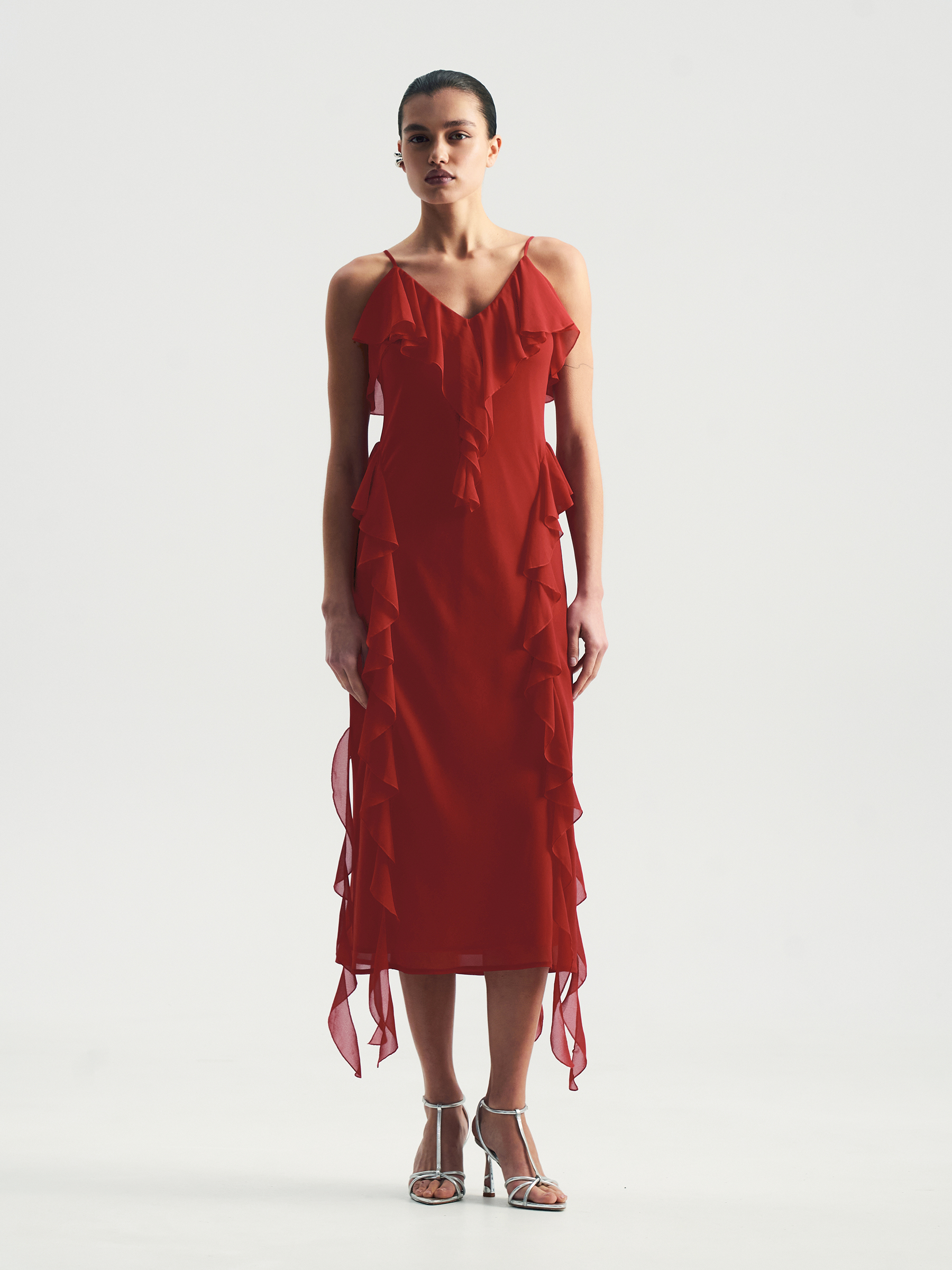 Платье с воланом 20990₽