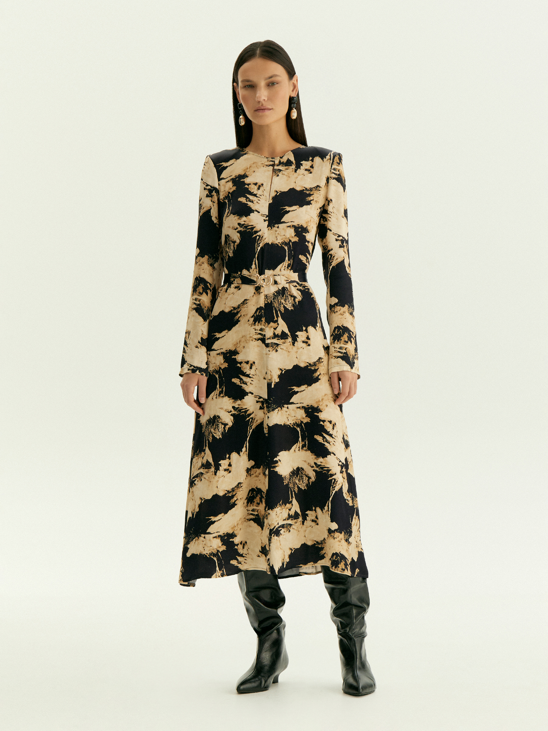 Платье с абстрактым принтом 8790₽