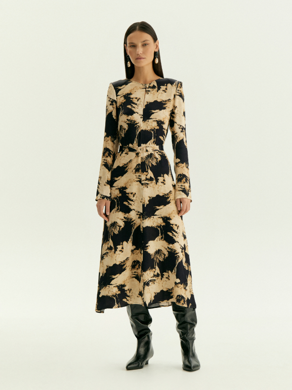 Платье с абстрактым принтом