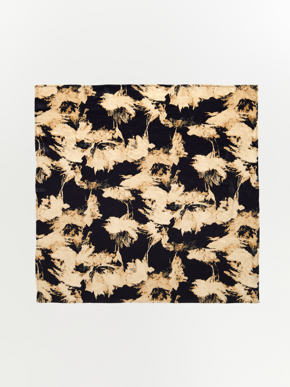Платок с принтом