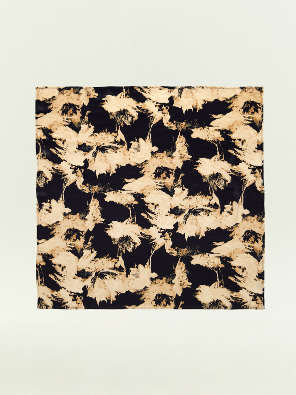 Платок с принтом