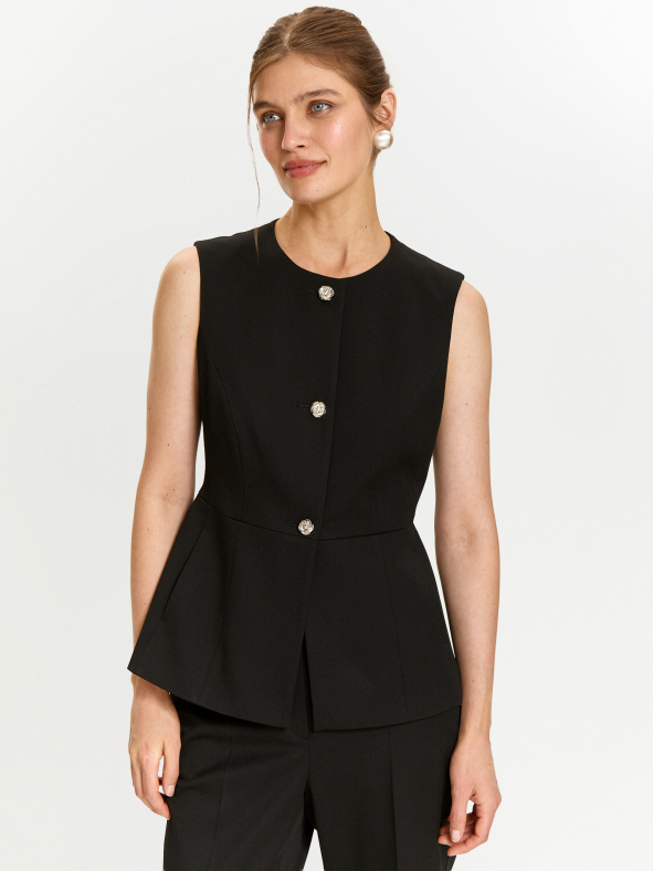 Жилет приталенного кроя