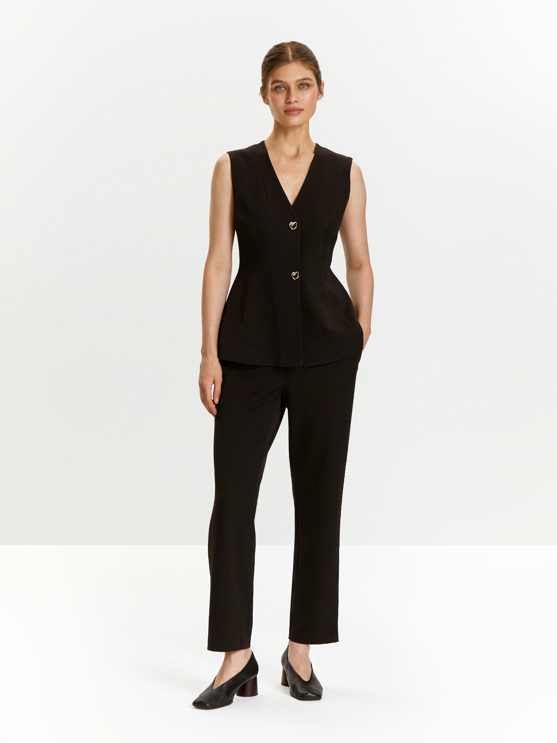 Брюки зауженного кроя 18990₽