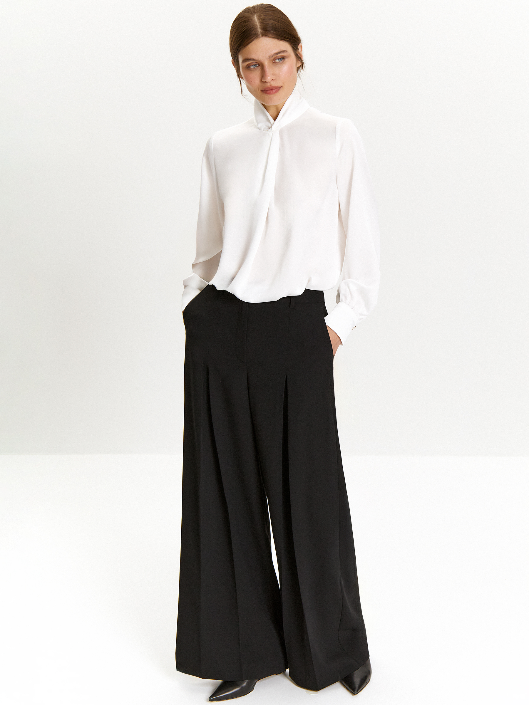 Брюки широкого кроя 16990₽