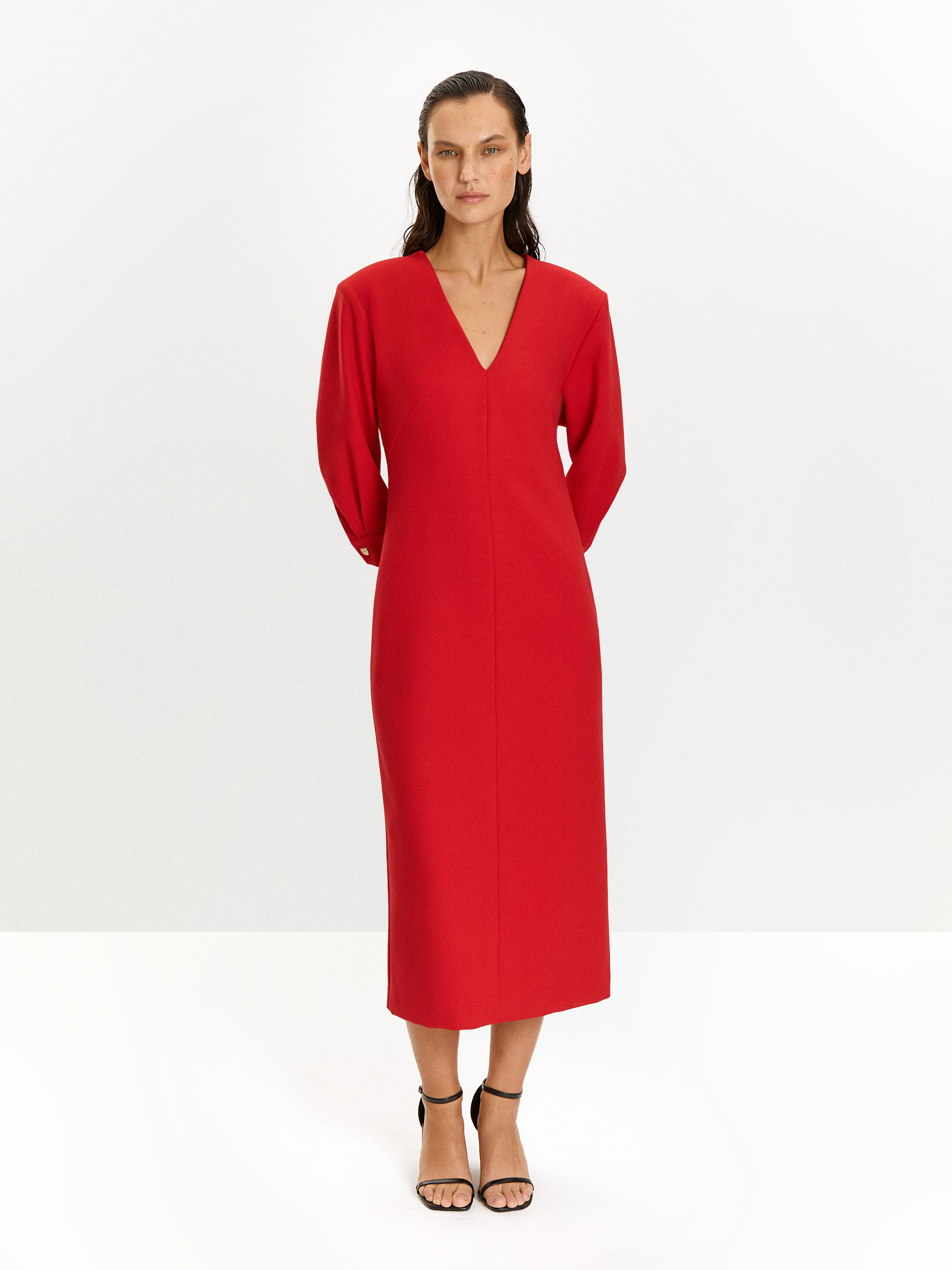 Платье приталенного кроя 26990₽