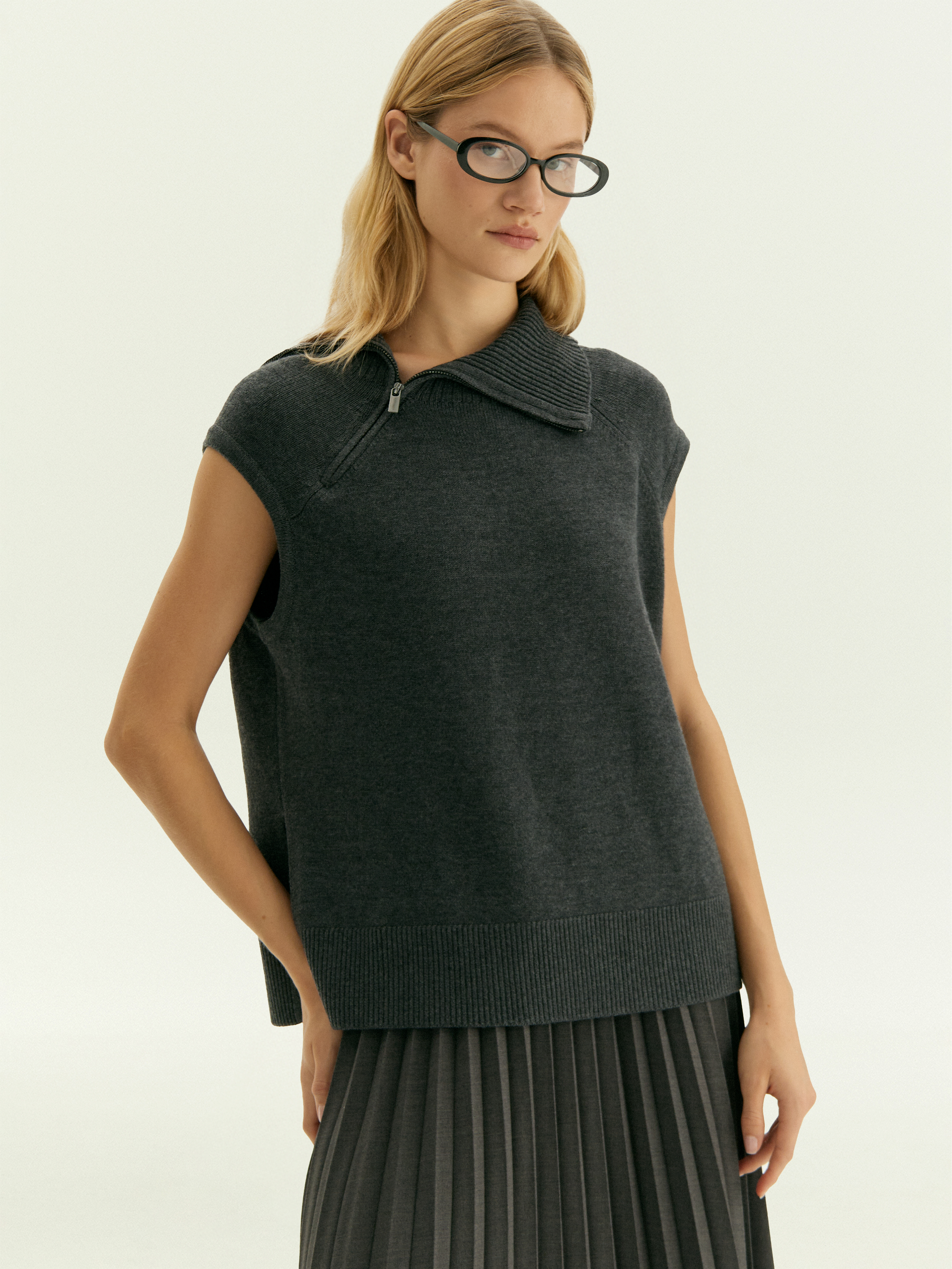 Вязаный жилет с добавлением шерсти 5990₽