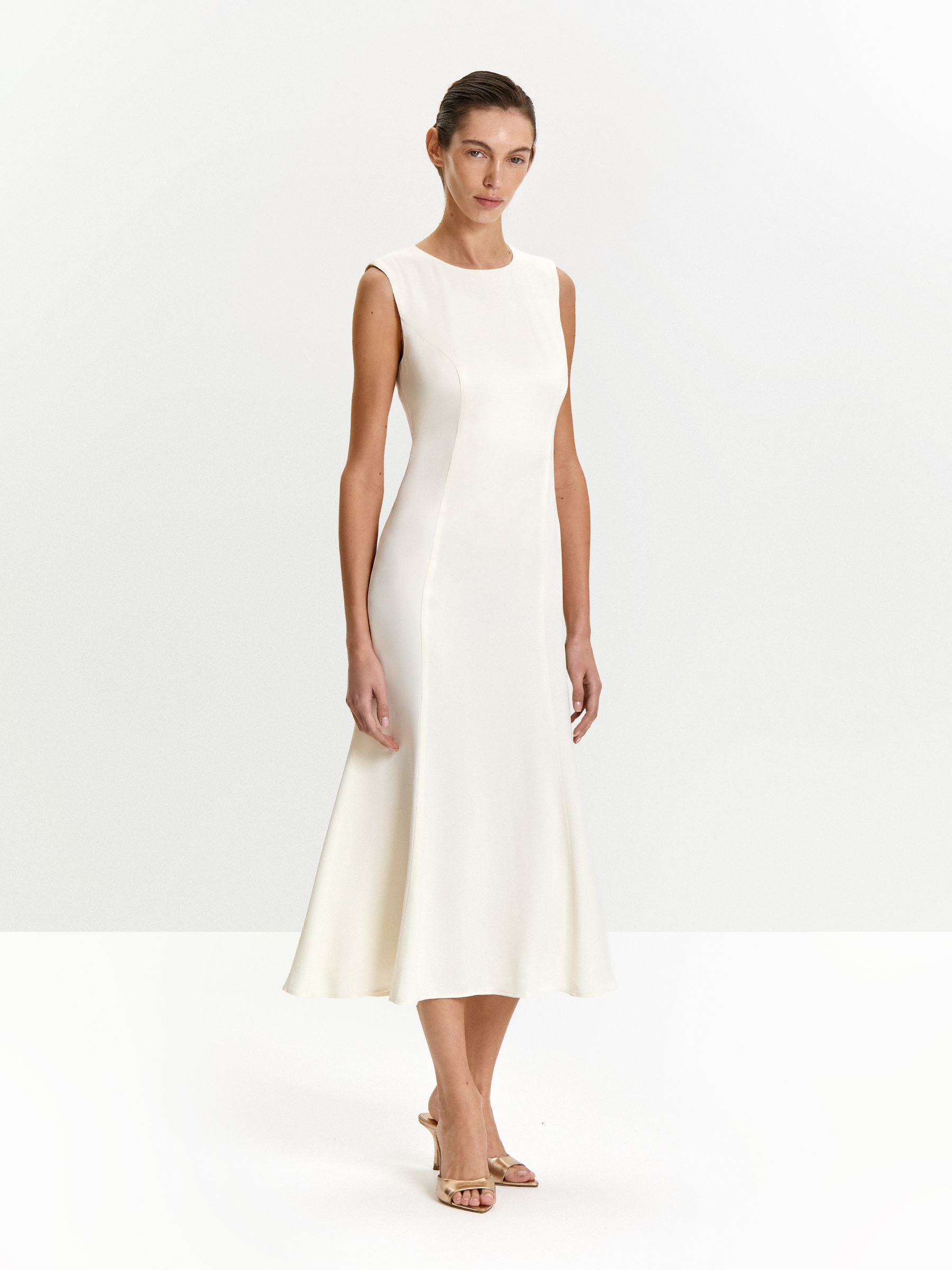 Платье без рукавов 21990₽