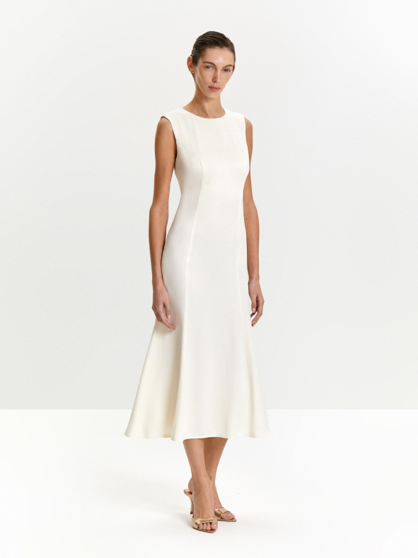 платье без рукавов